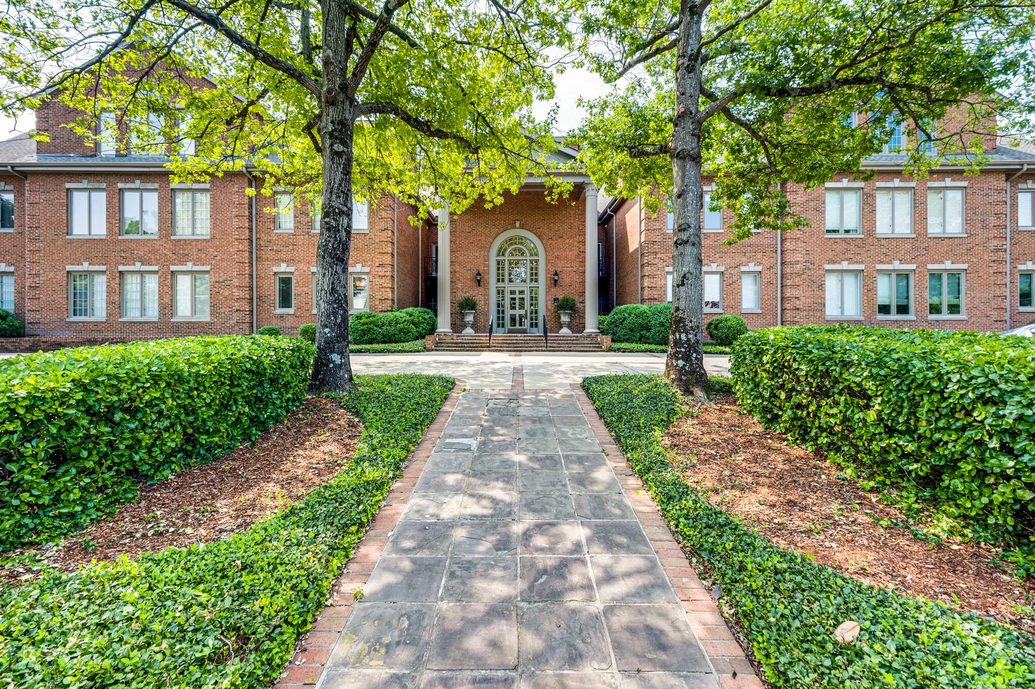 3733 West End Ave 200