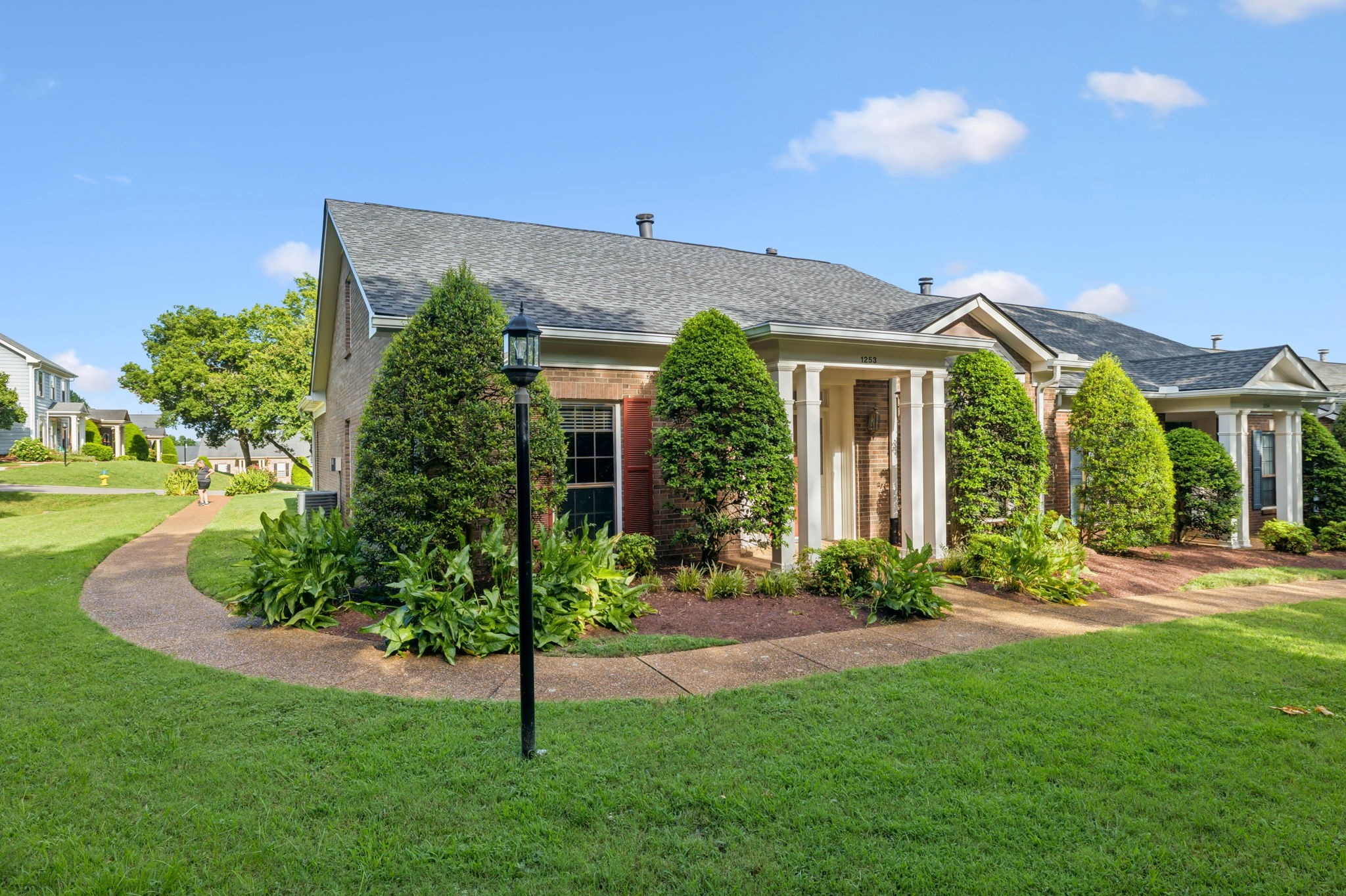 1253 Brentwood Pt