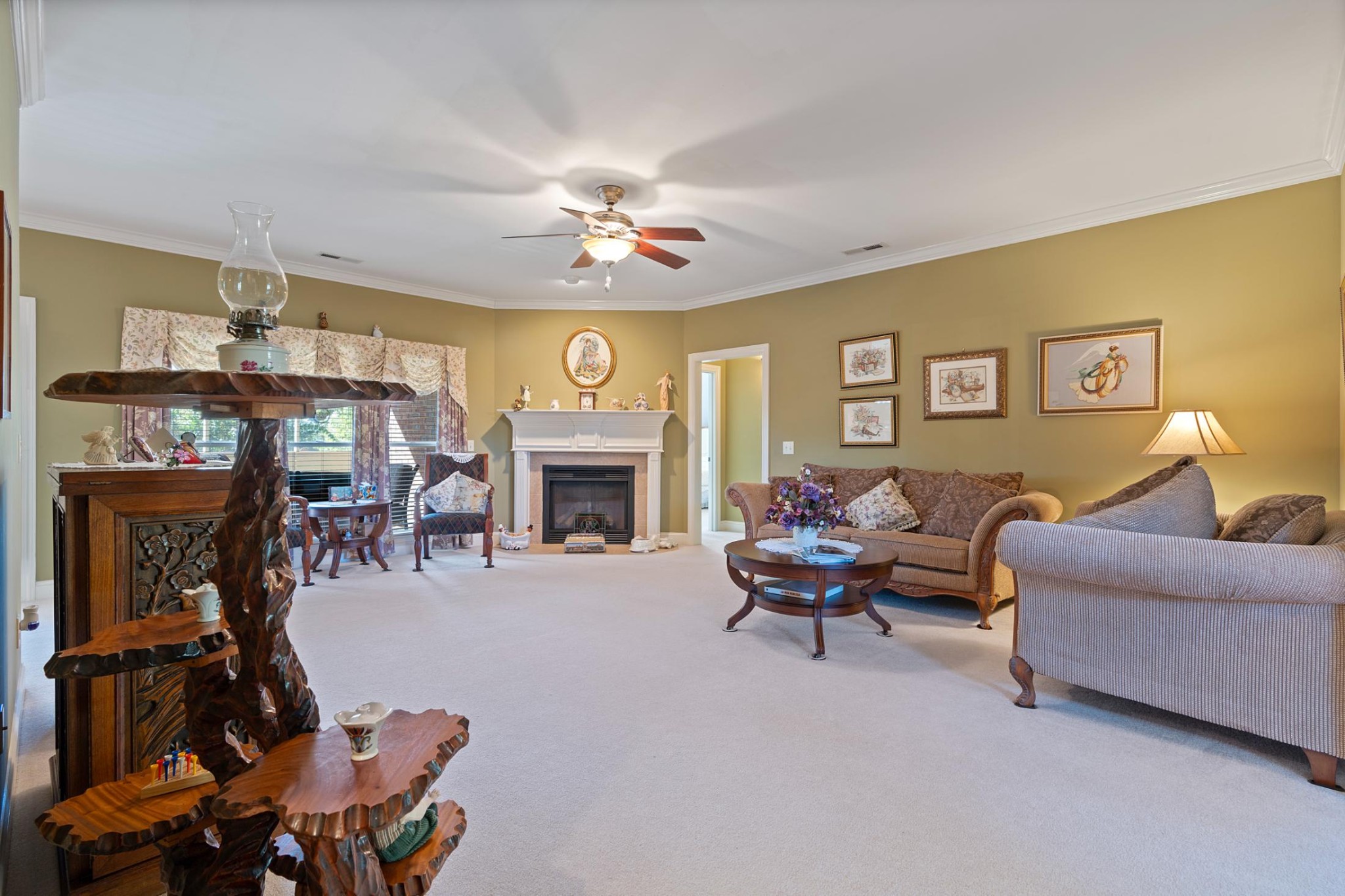 128 Holbrook Dr