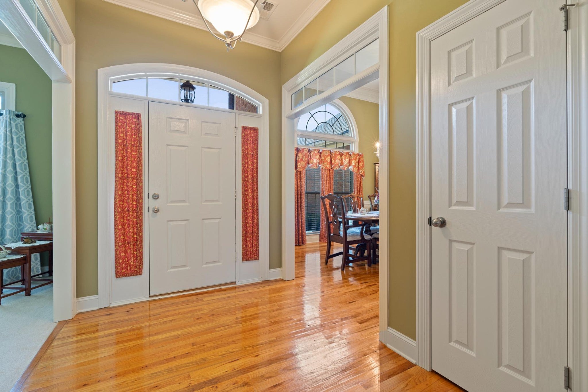 128 Holbrook Dr