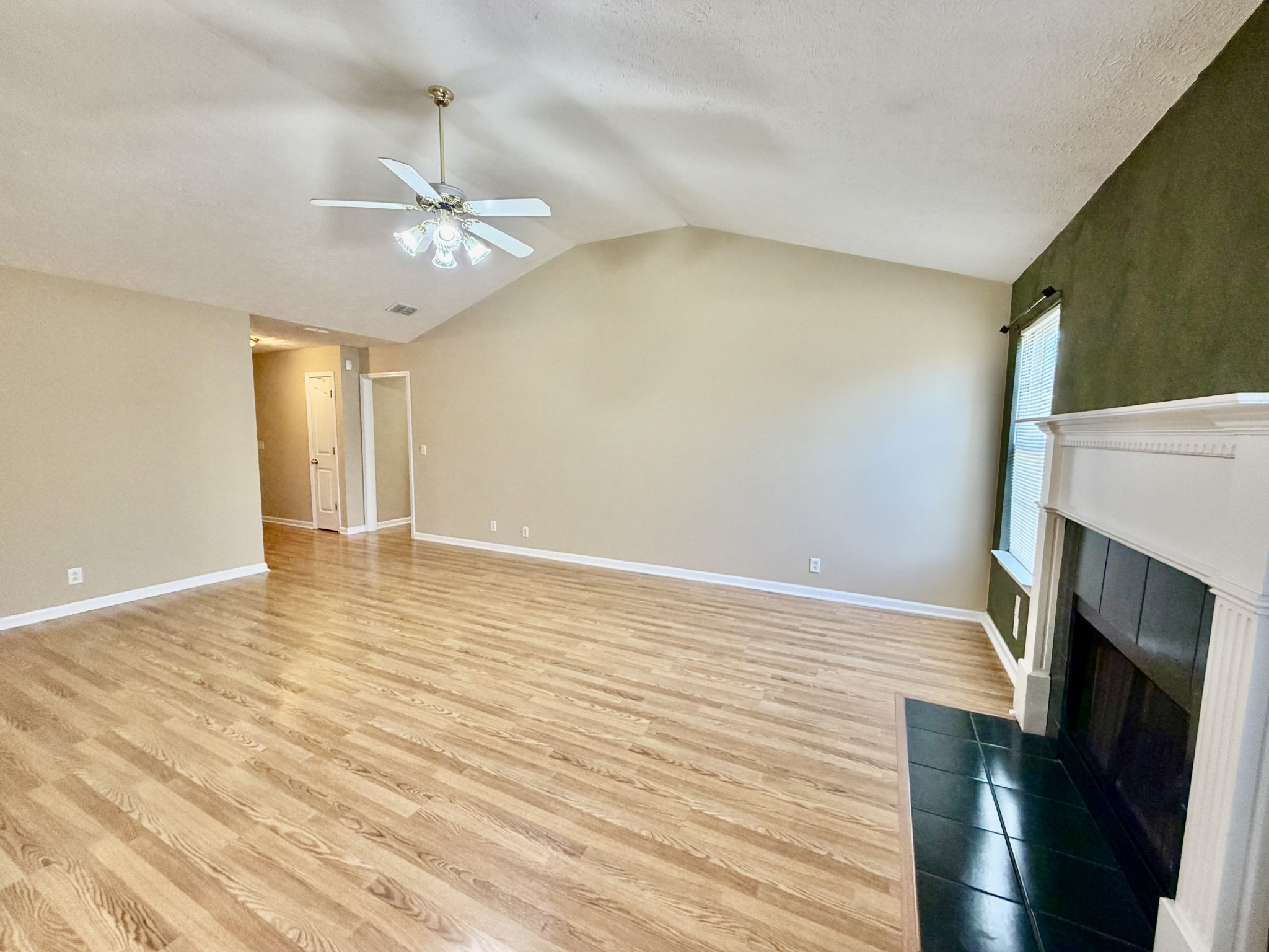 2724 Roscommon Drive