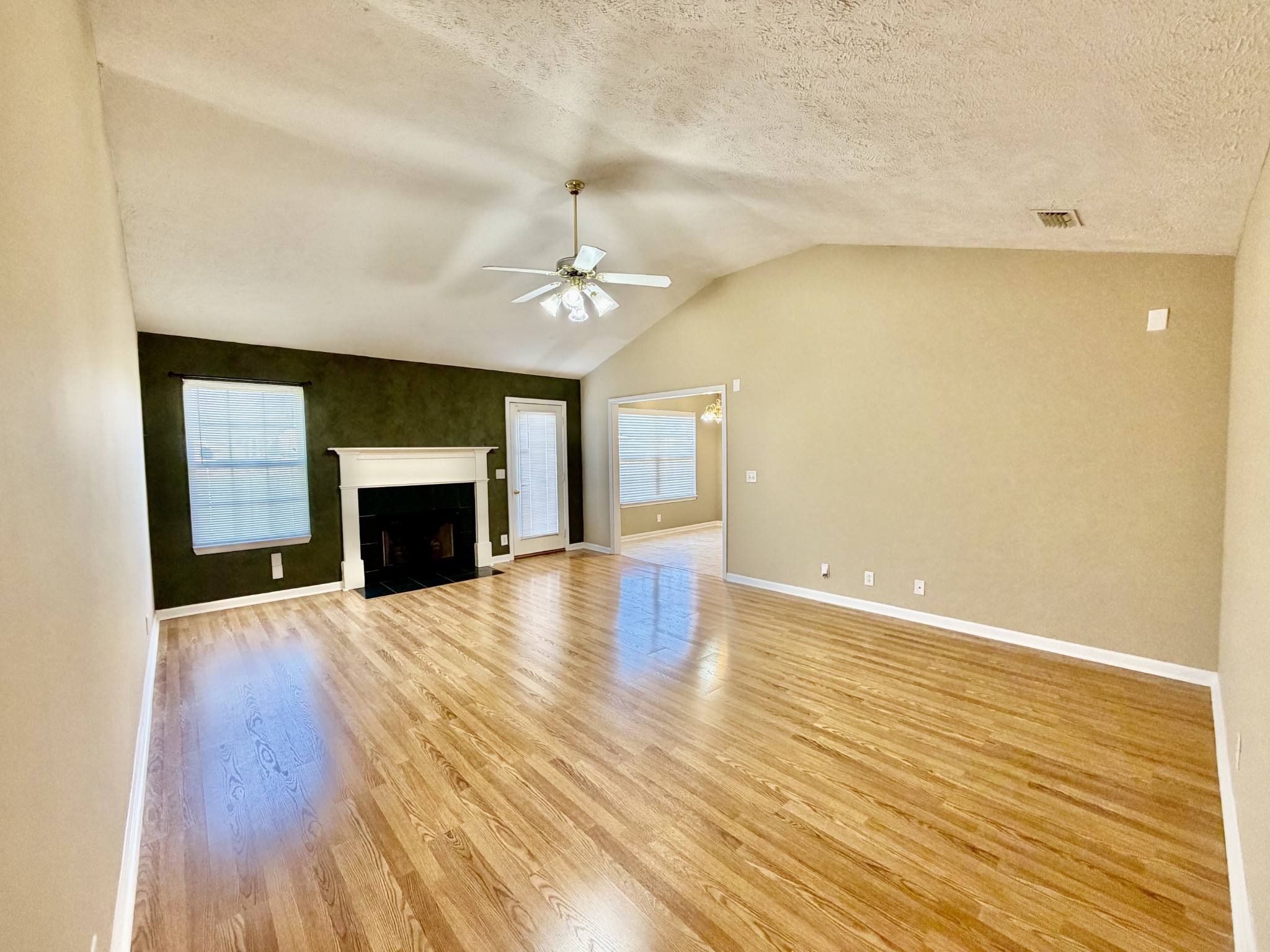 2724 Roscommon Drive