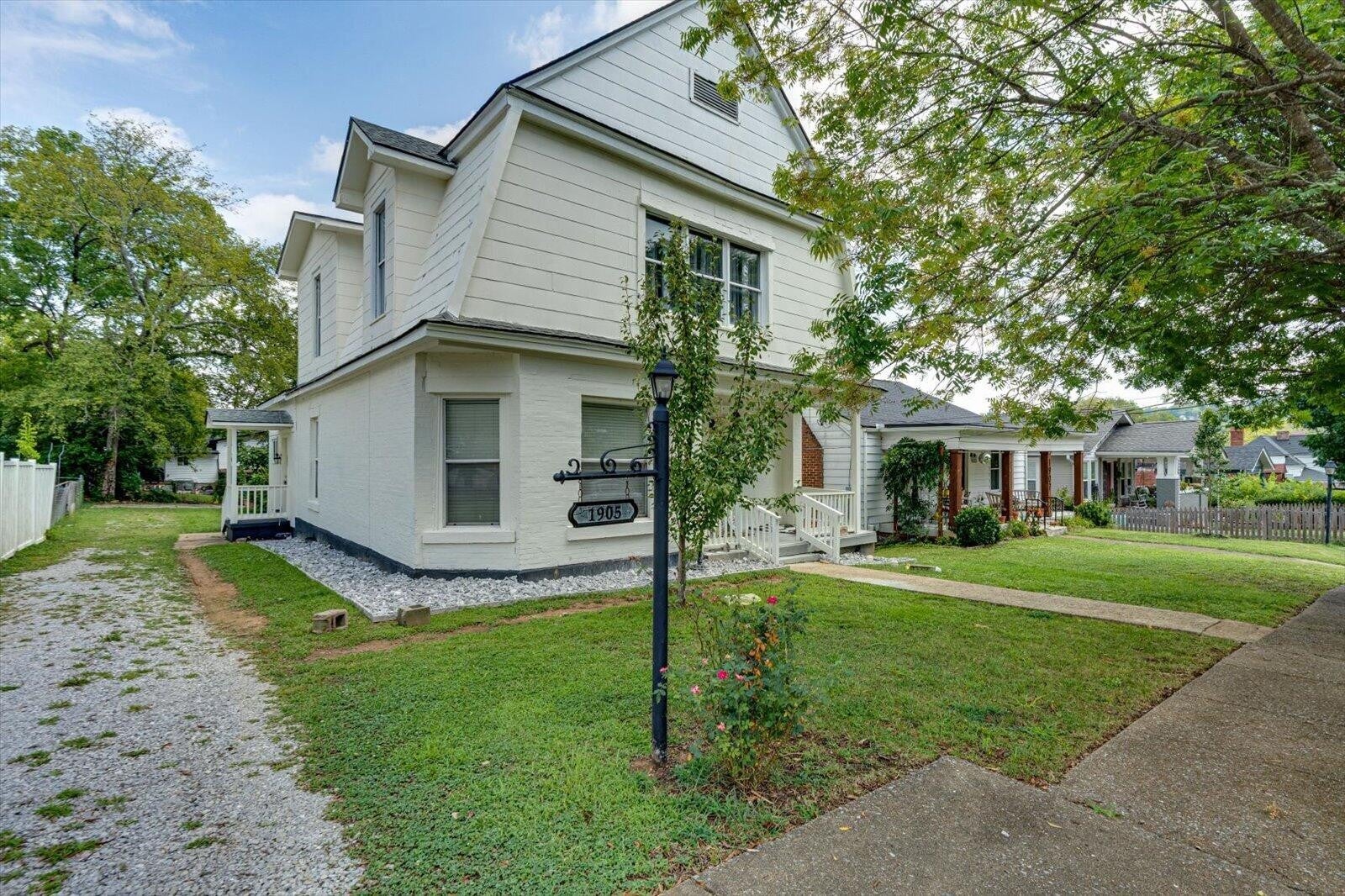 1905 Ivy Street