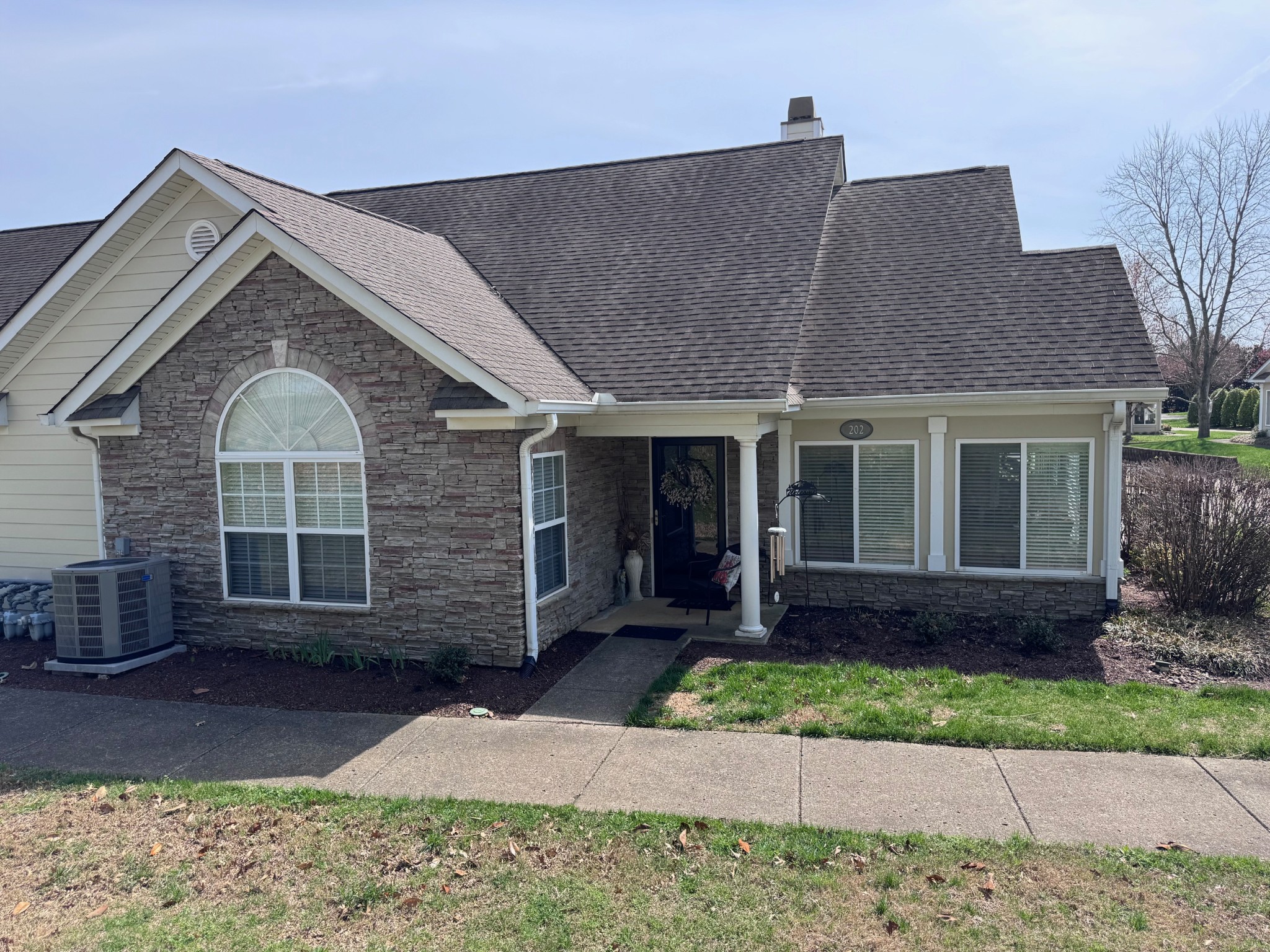 825 Browns Ln 202