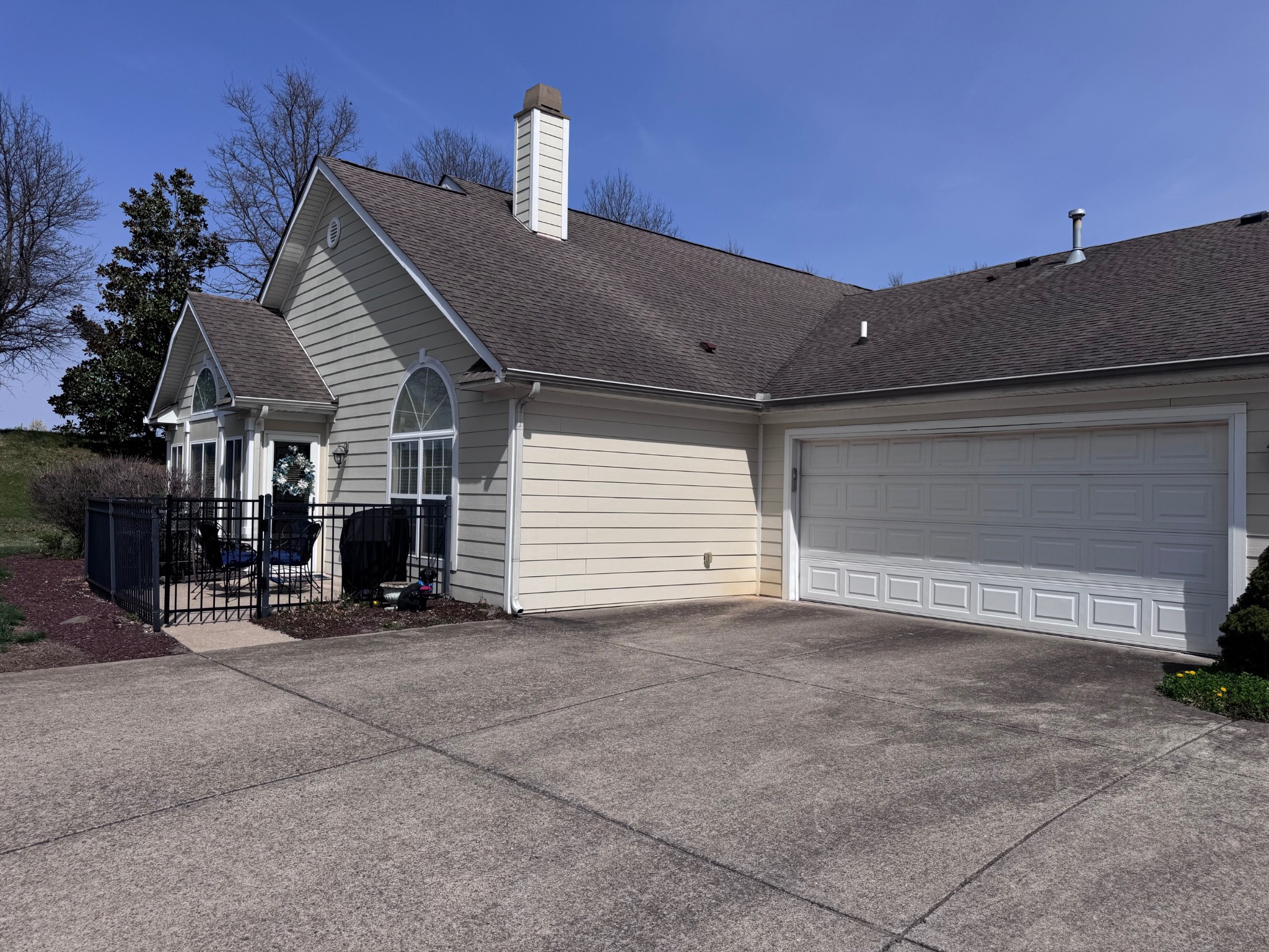 825 Browns Ln 202