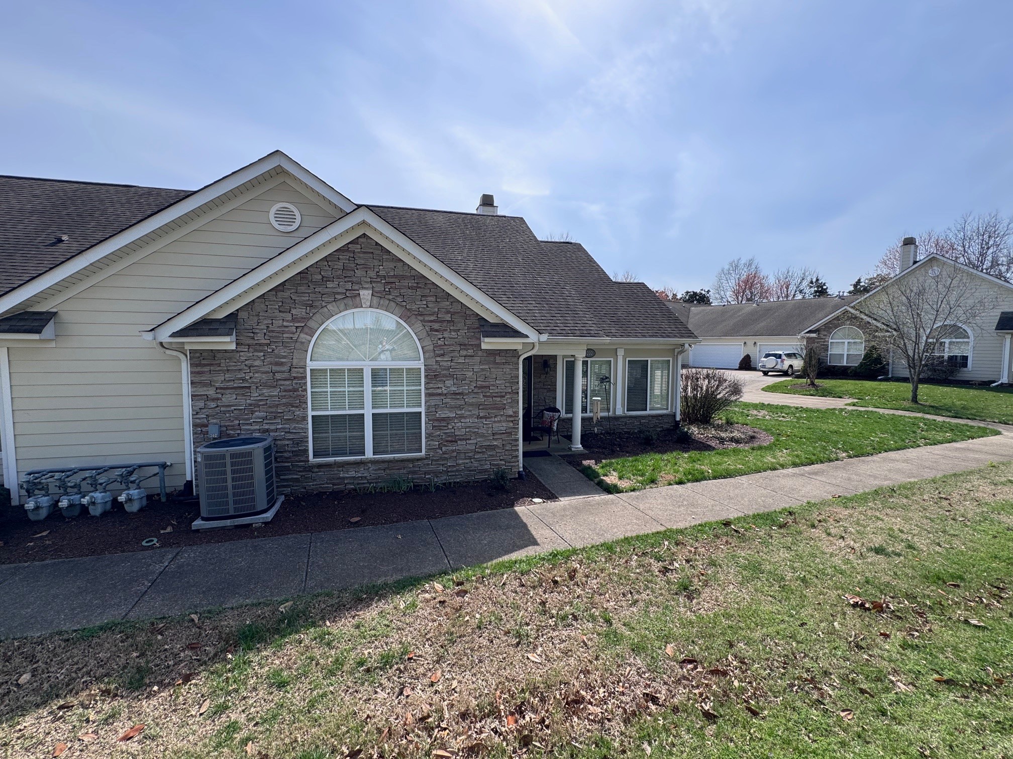 825 Browns Ln 202