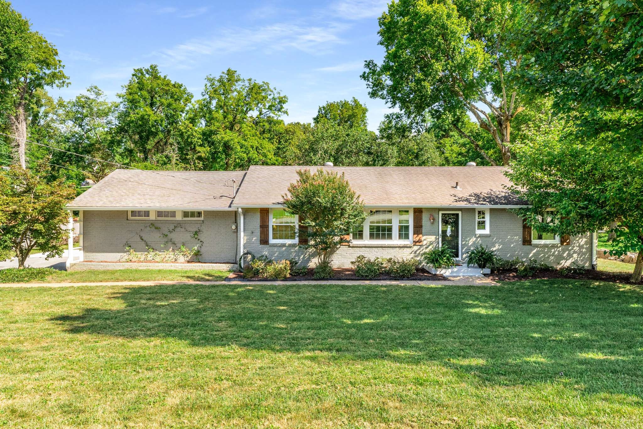 5228 Trousdale Dr