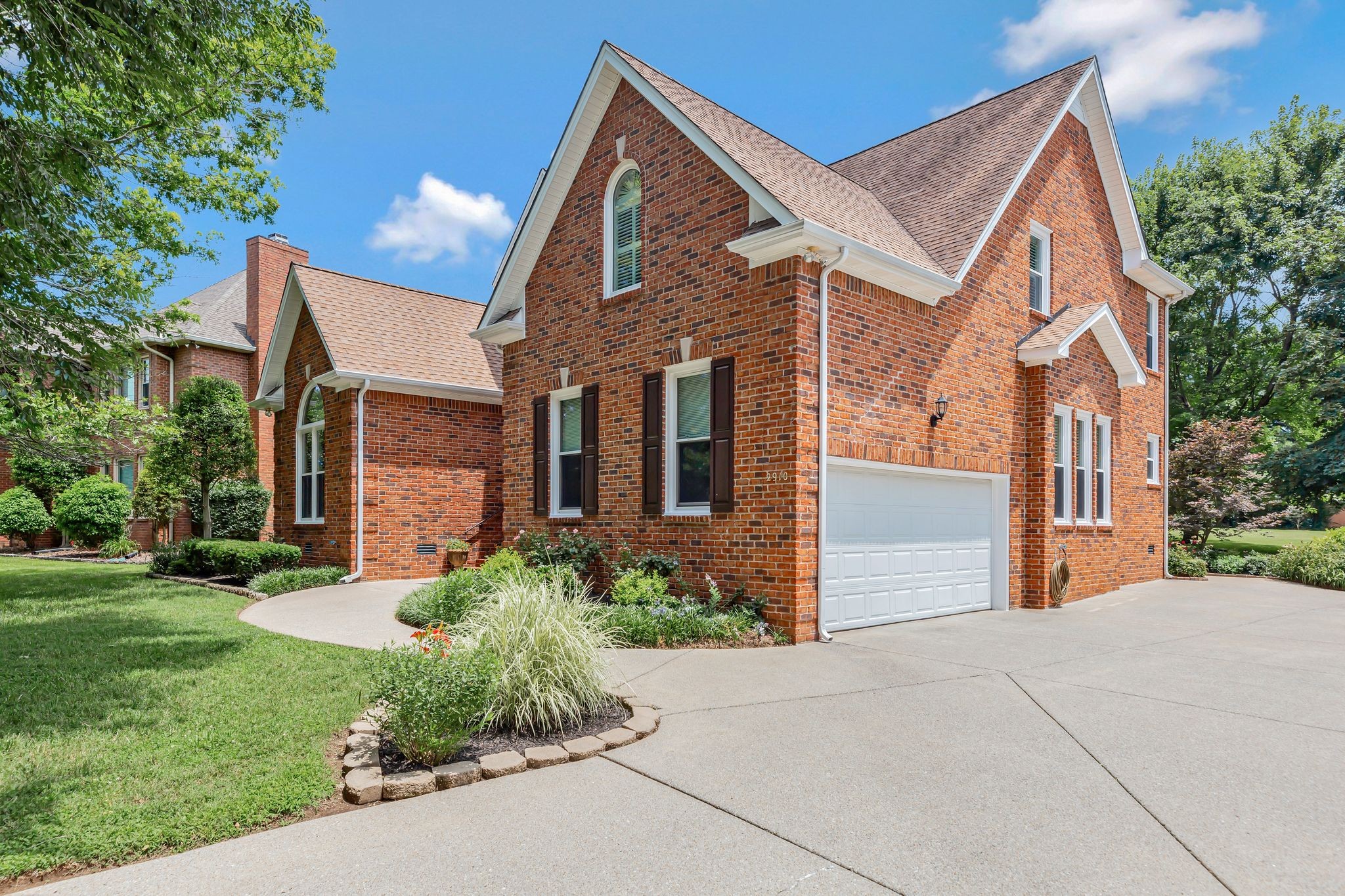2910 Chaucer Dr