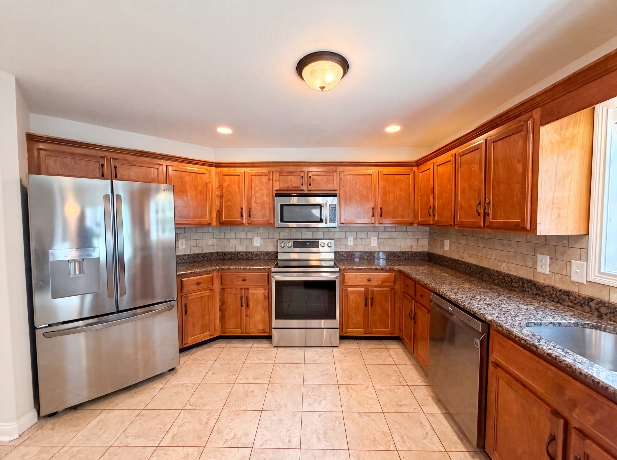 1733 Apache Way