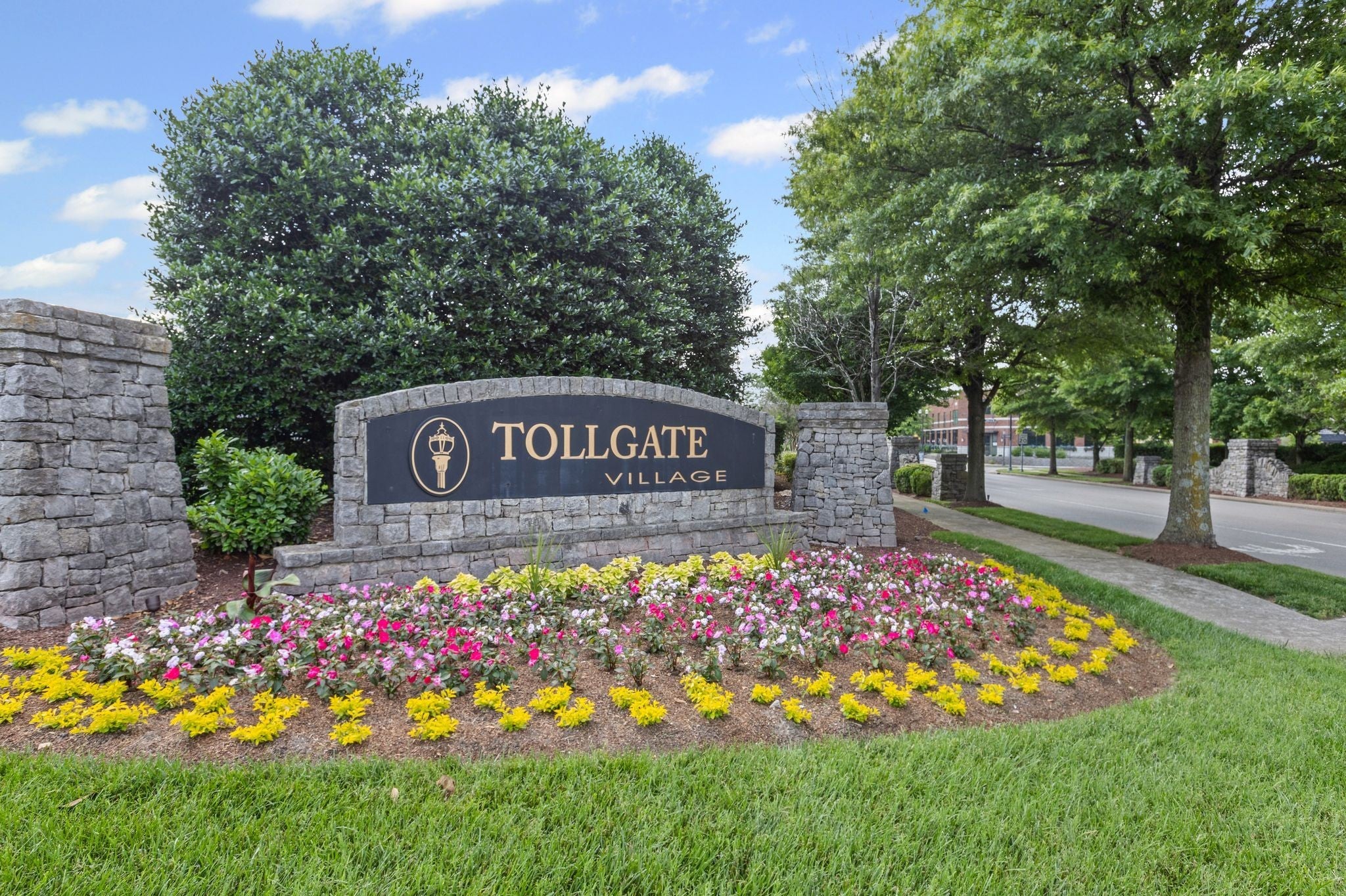 2016 Tollgate Blvd