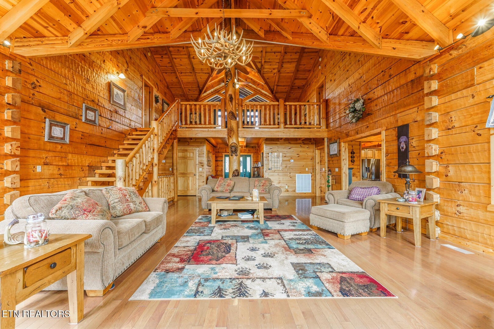 3044 Redtail Rd