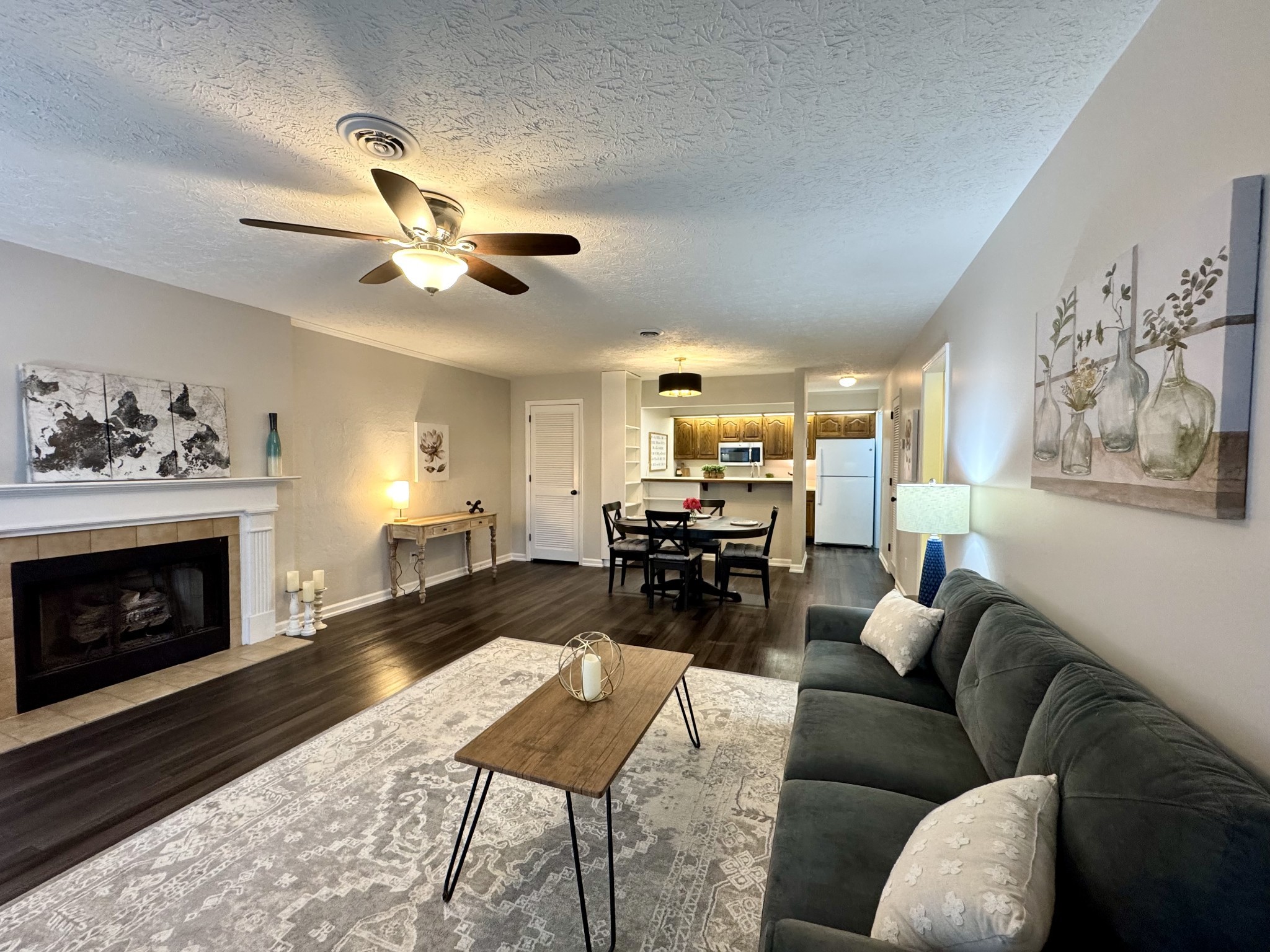 317 Village Ln W