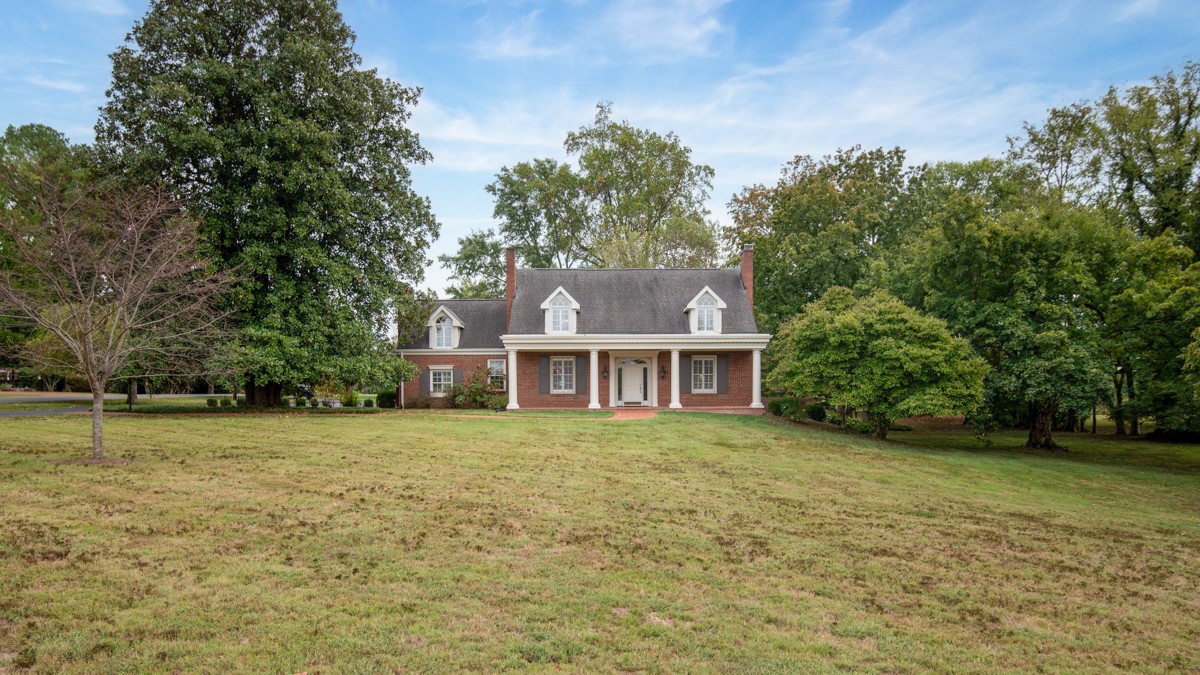 1201 Nashville Pike