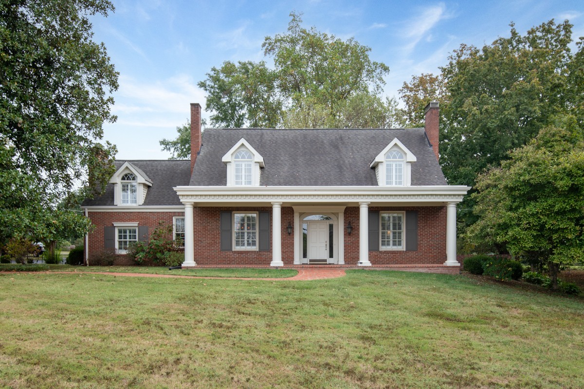 1201 Nashville Pike