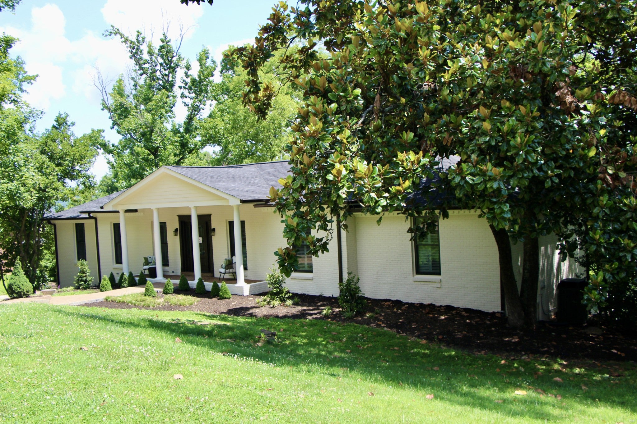 618 Hunters Ln