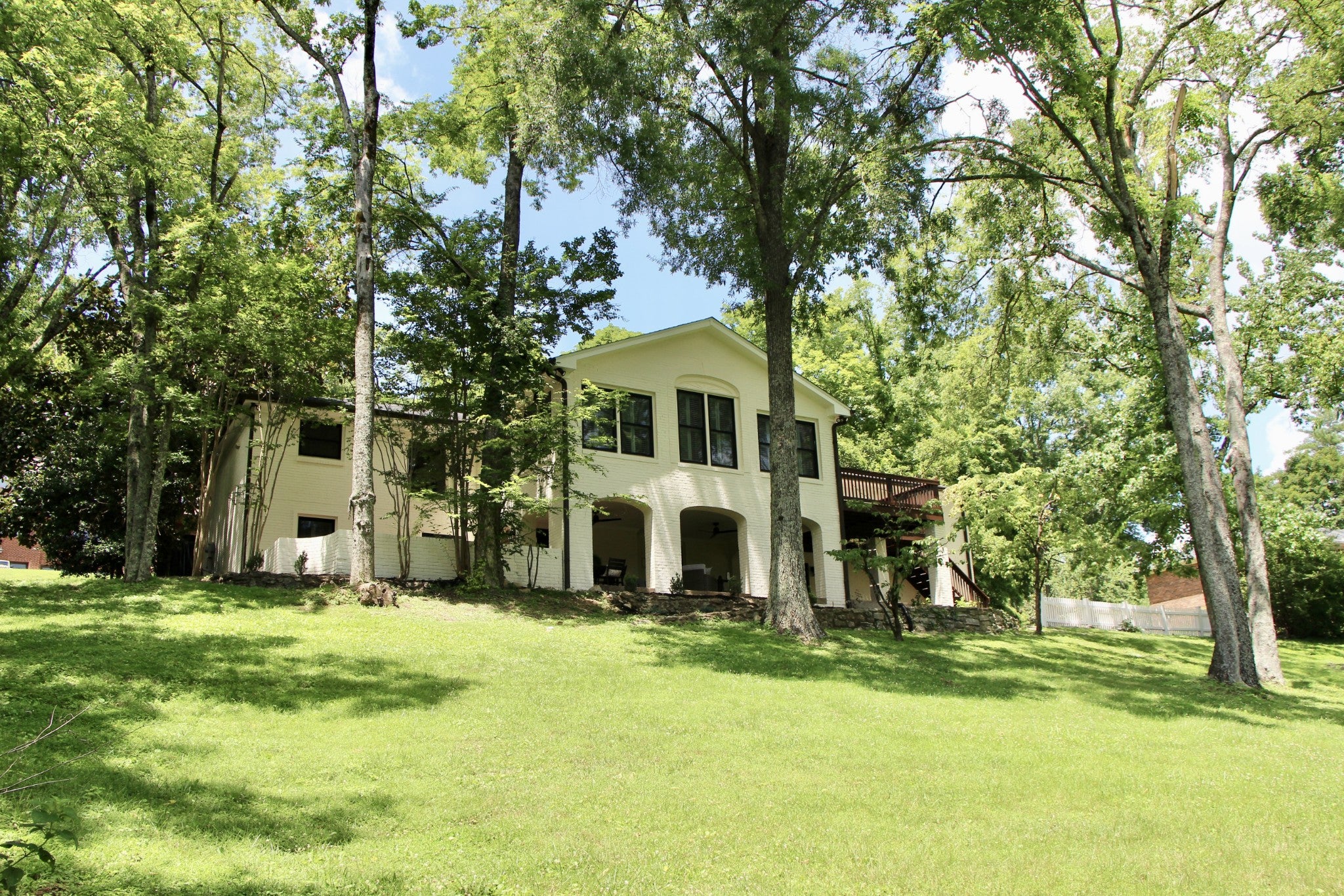 618 Hunters Ln