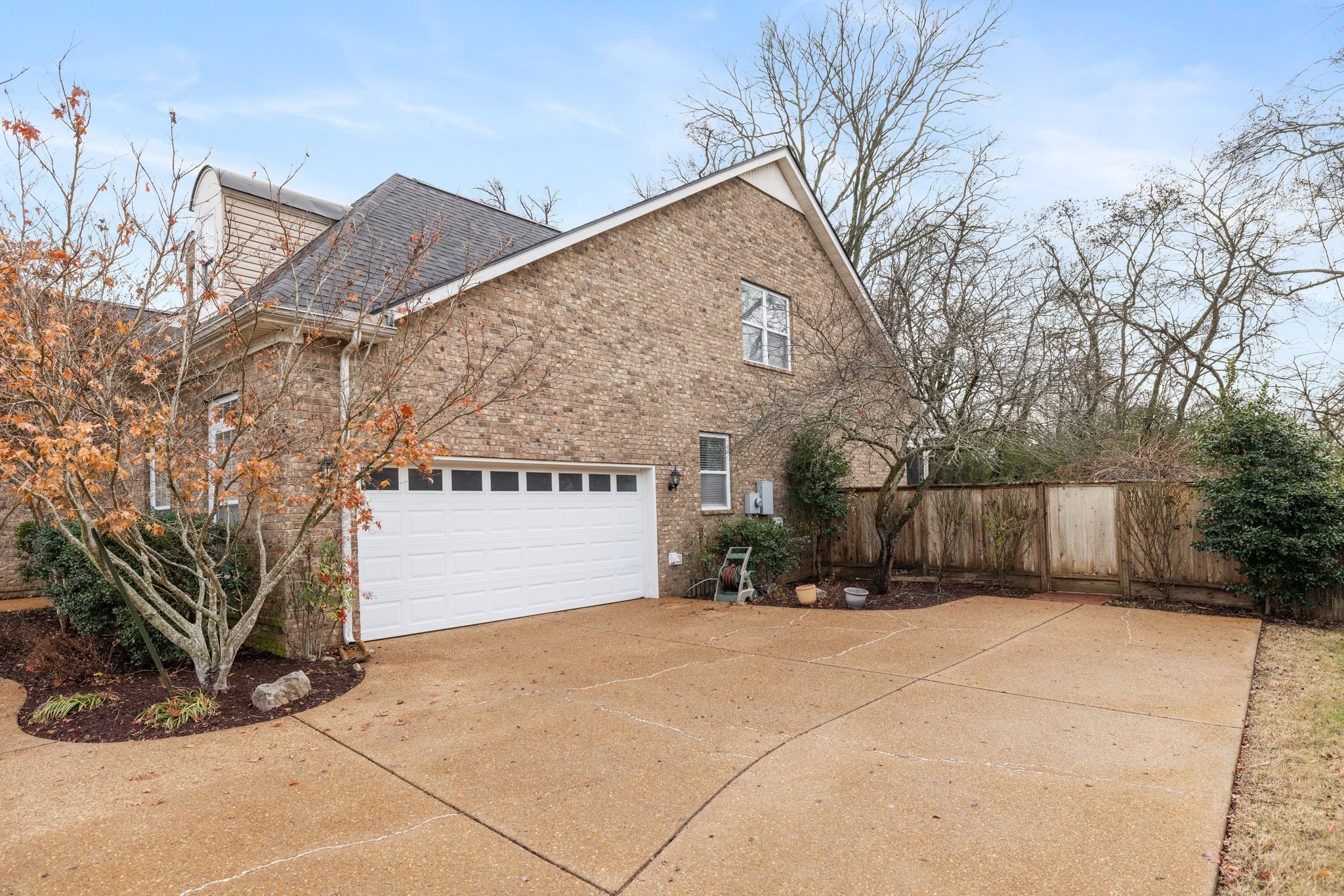 2016 Morton Dr