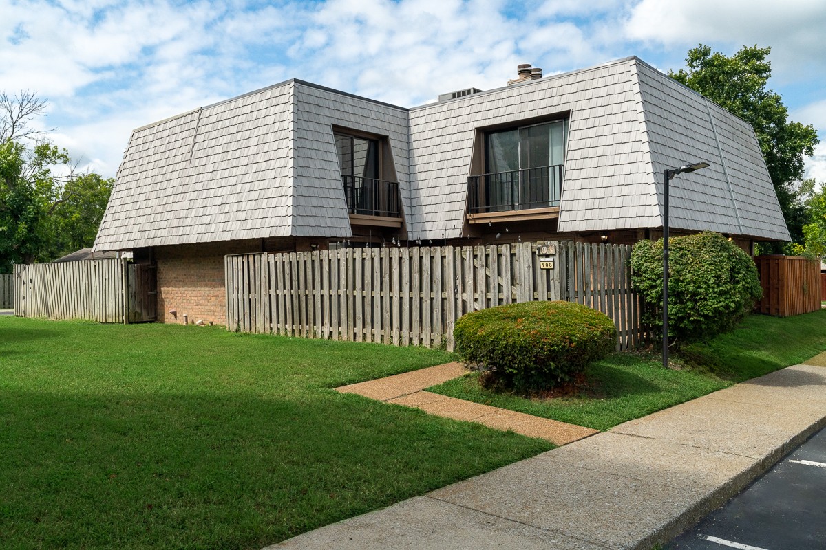 108 Cedarwood Ln
