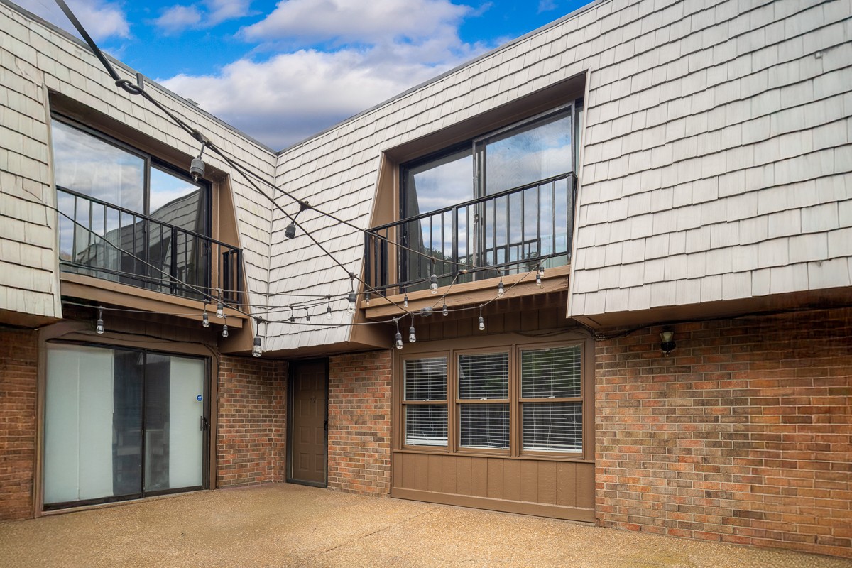 108 Cedarwood Ln