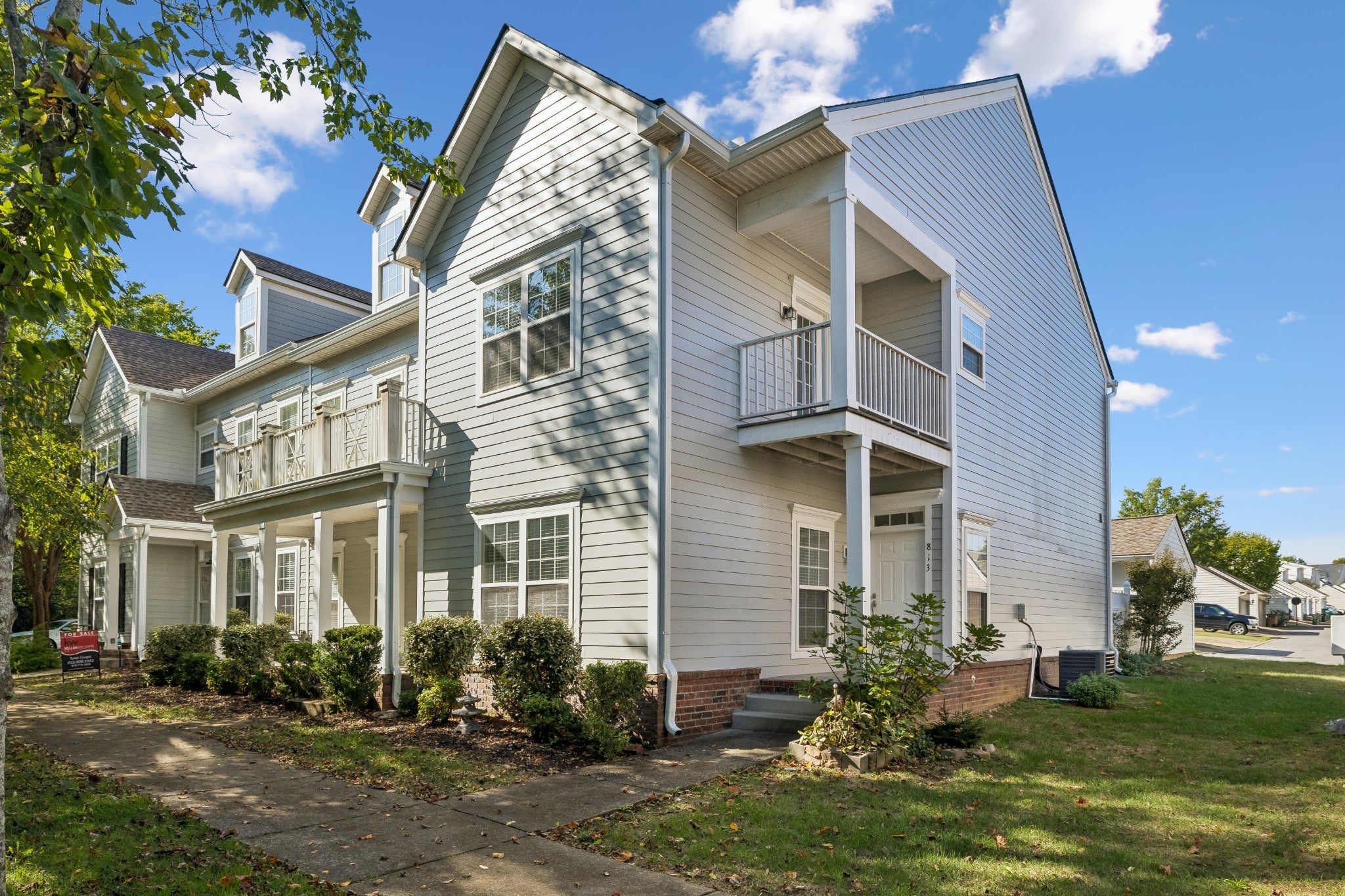 813 Hobbit Ln