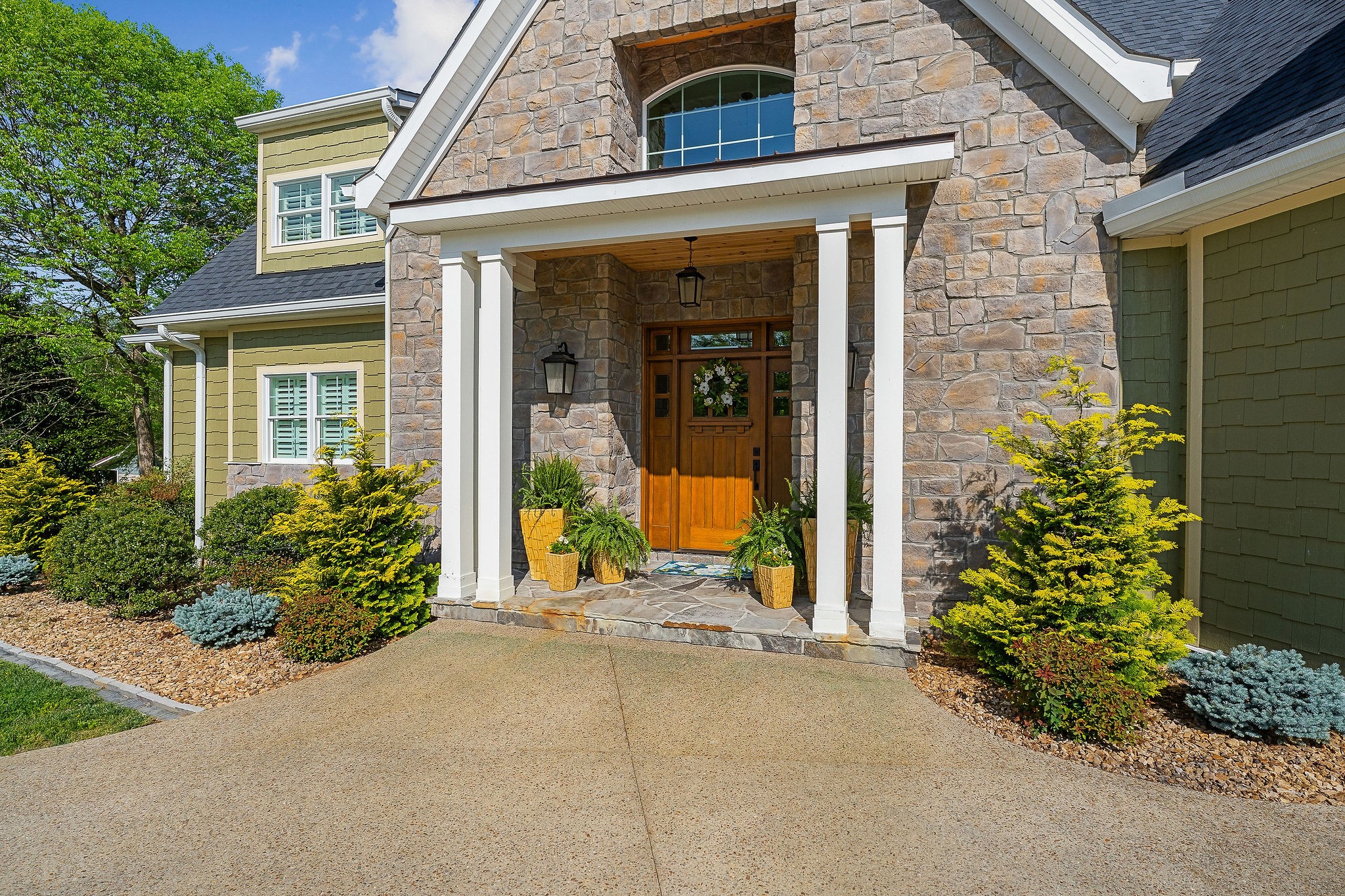17 Admiral Ln