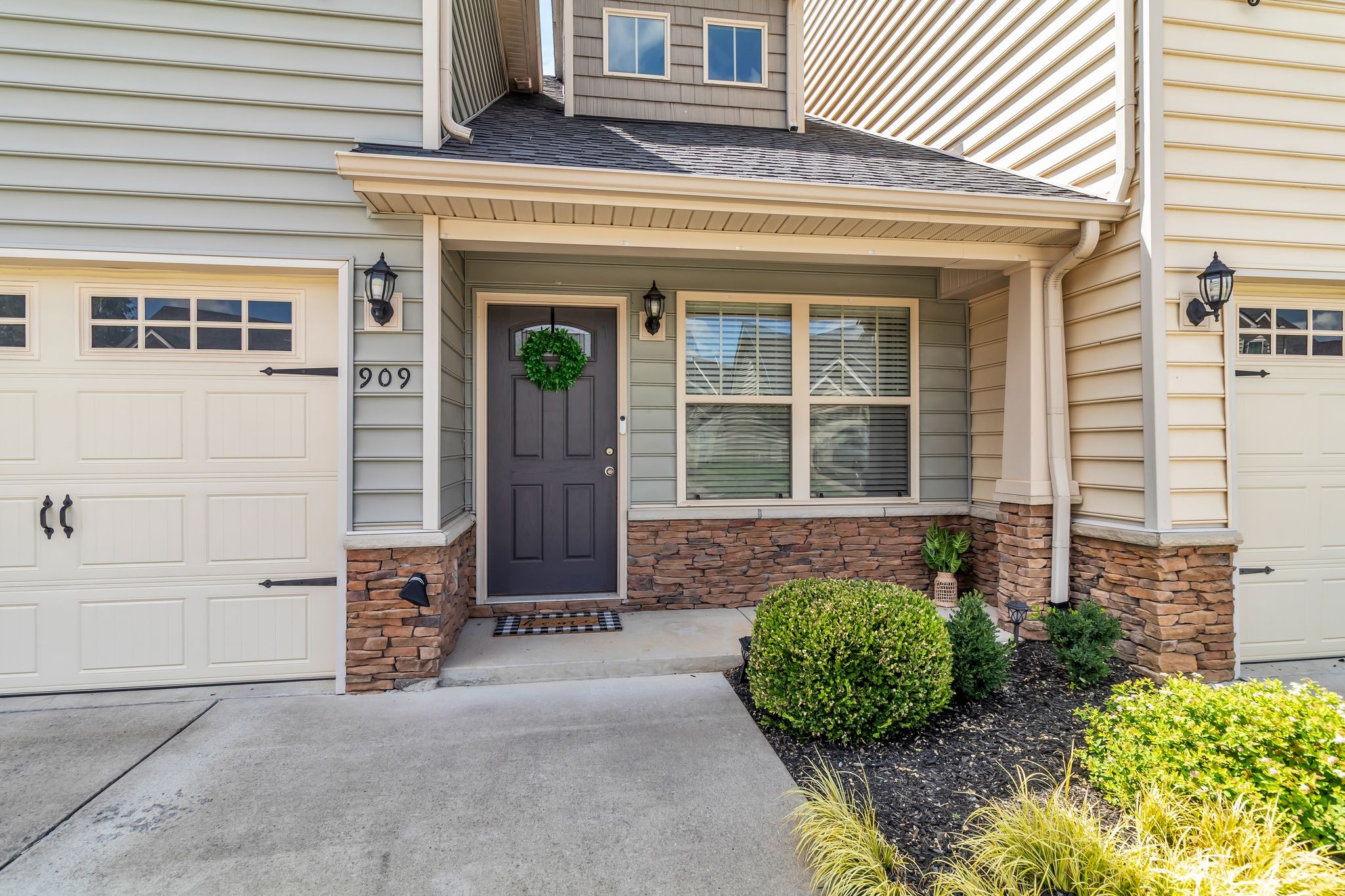 909 Granville Dr