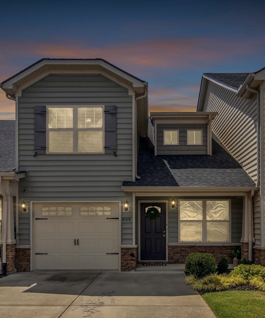 909 Granville Dr