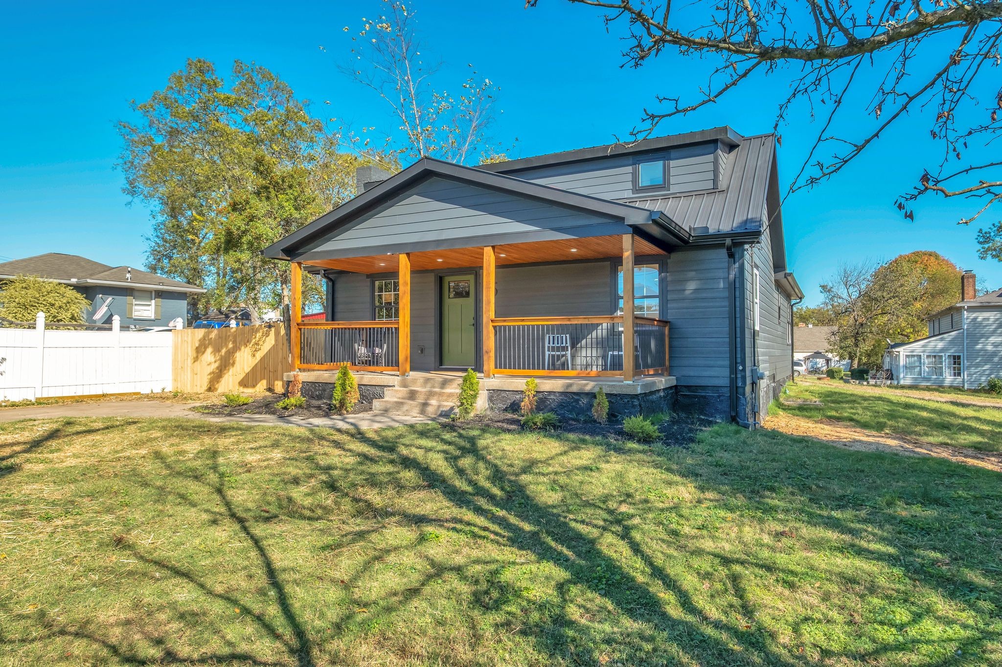 568 W Campbell Rd