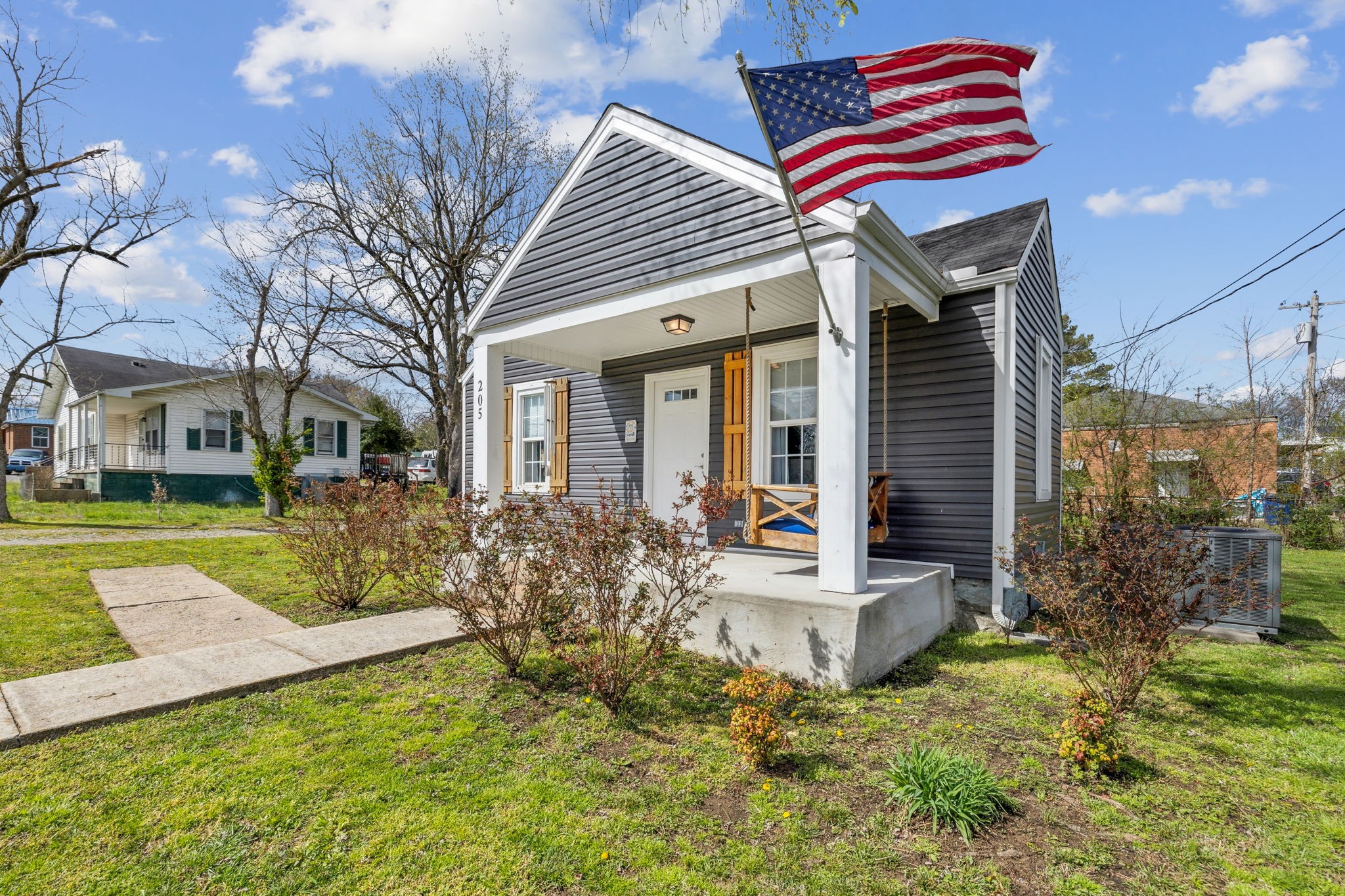 205 Maplewood Dr