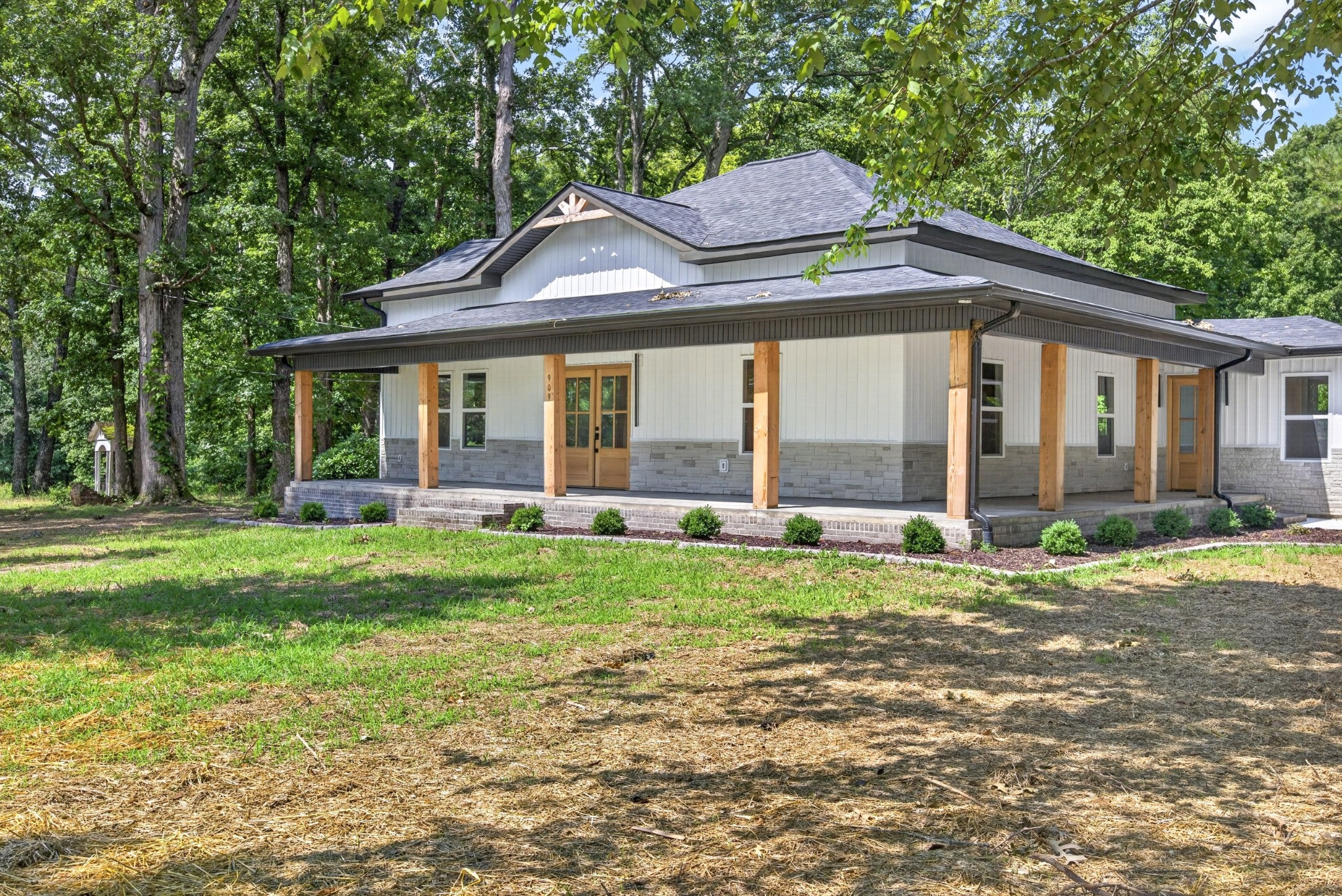 909 Hawkins Crawford Rd