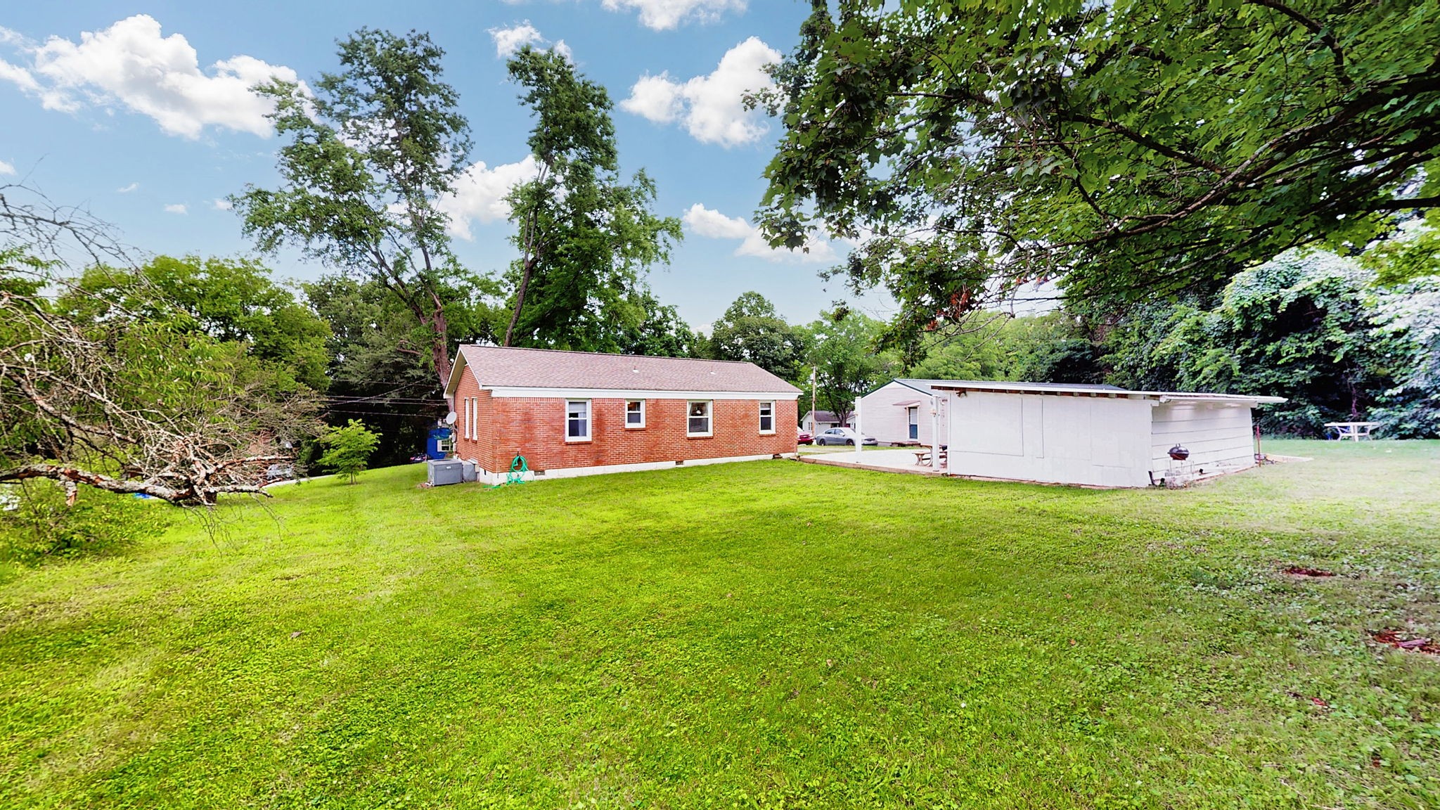 320 Lee Dr