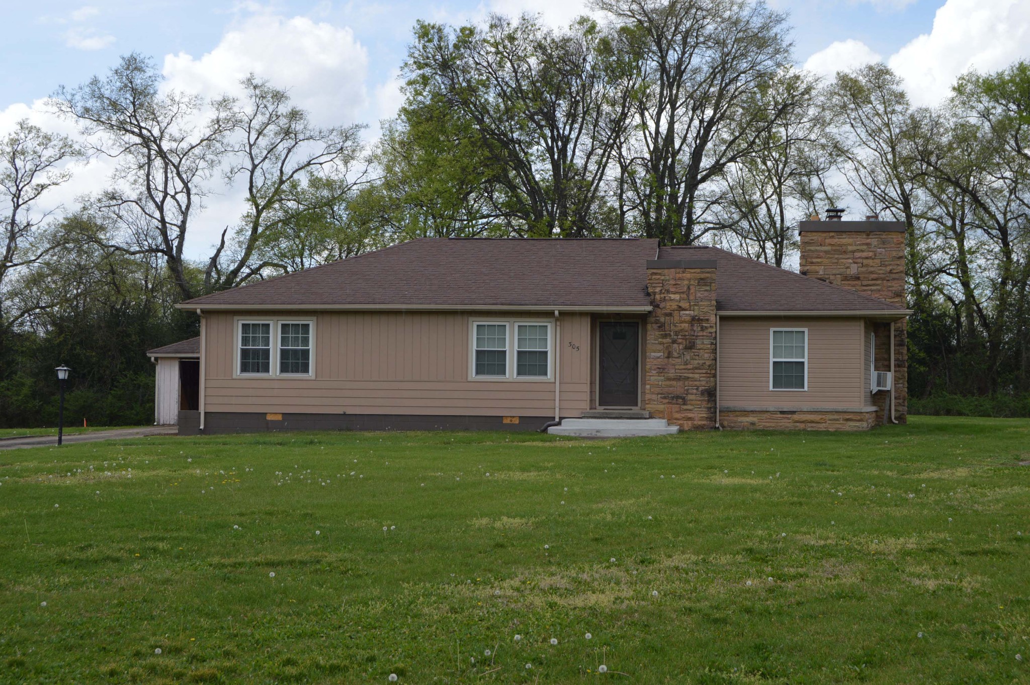 305 Peacock St