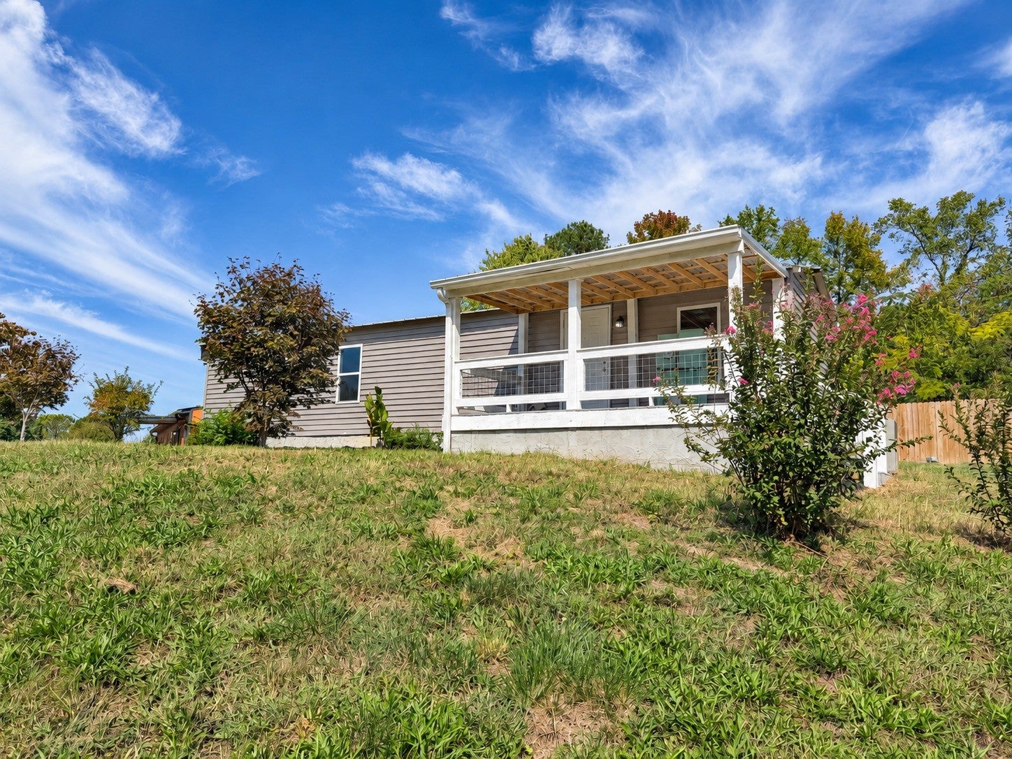 1301 Dockery Ln SE