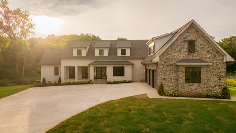 1489 Old Tva Rd Columbia TN 38401