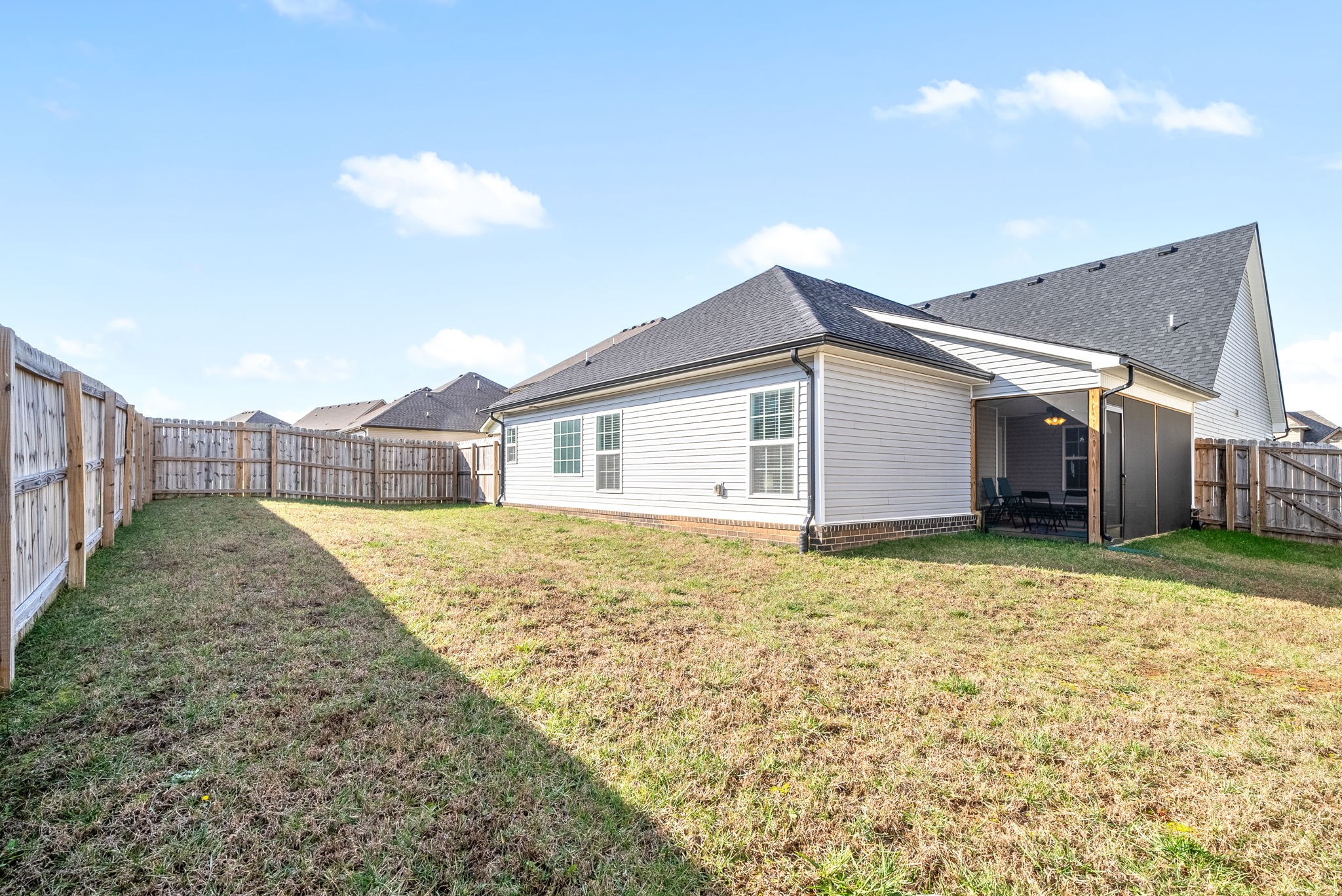 Clarksville, Tennessee 37040, United States, 3 Bedrooms Bedrooms, ,2 BathroomsBathrooms,Residential,Active,20991