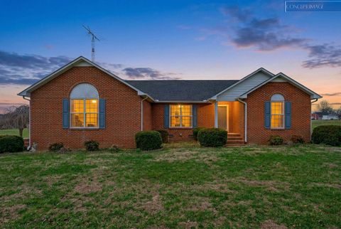 186 Pine Creek Dr Smithville TN 37166