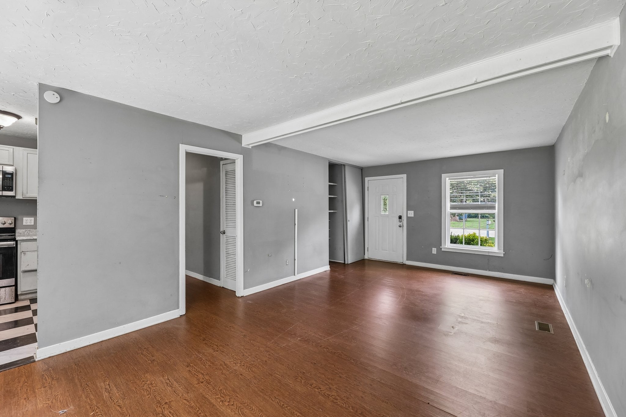 1610 Graybar Ln
