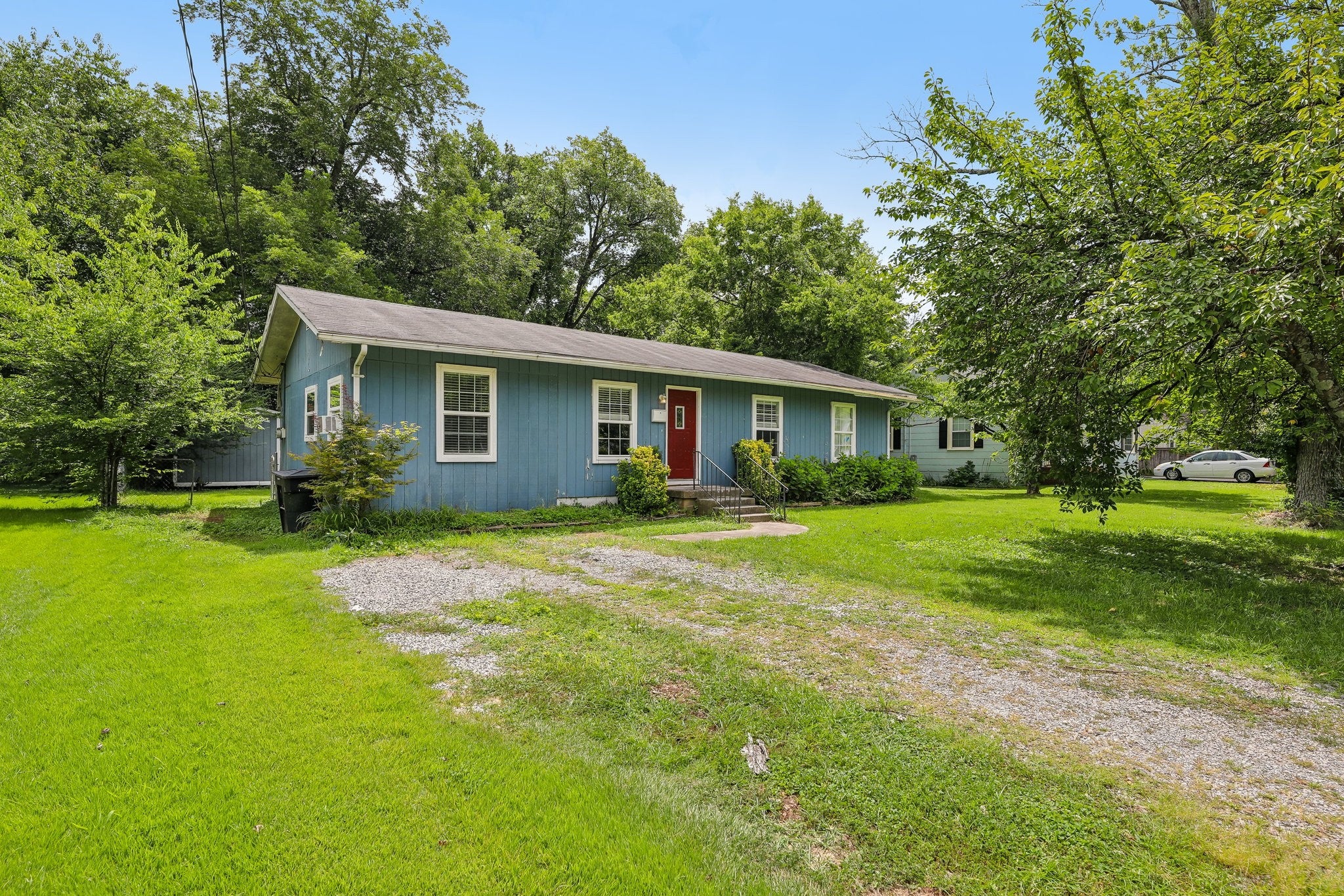 1610 Graybar Ln