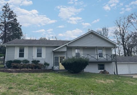 Photo of 1004 Red Oak Dr, Greenbrier, TN 37073 (MLS # 3165246)
