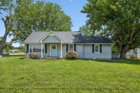 Photo of 903 Days Rd, Lafayette, TN 37083 (MLS # 3234661)