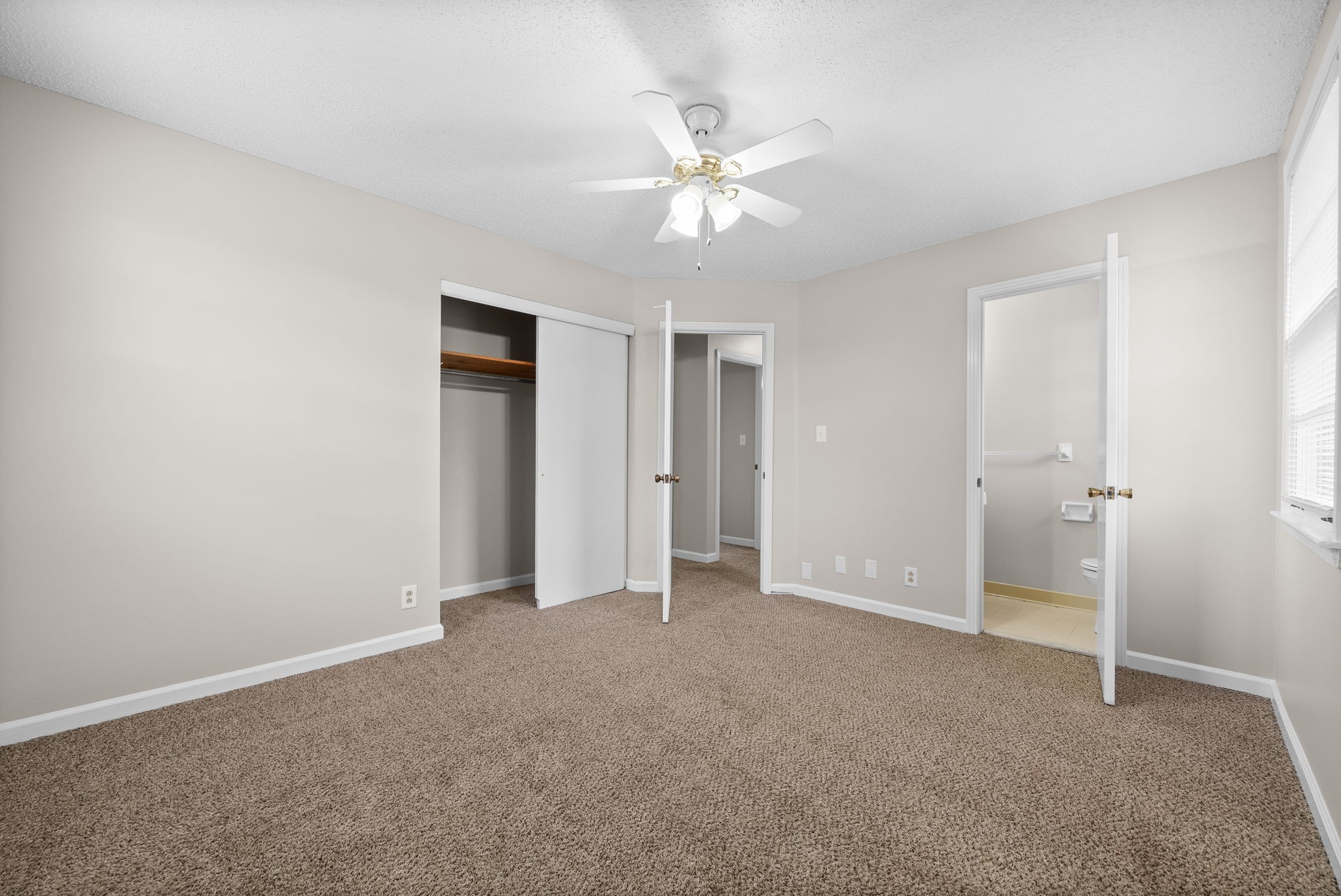 Clarksville, Tennessee 37042, United States, 3 Bedrooms Bedrooms, ,2 BathroomsBathrooms,Residential,Active,124965