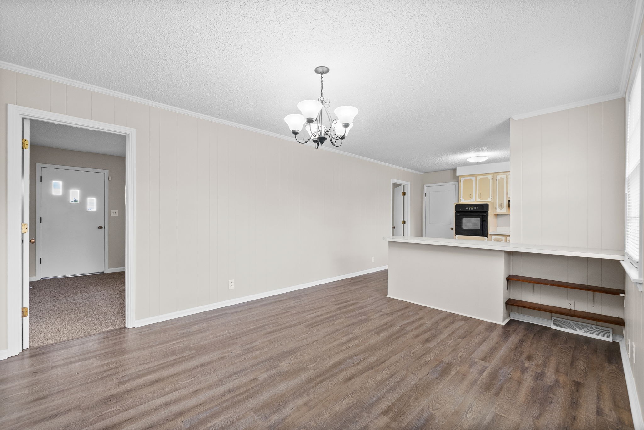 Clarksville, Tennessee 37042, United States, 3 Bedrooms Bedrooms, ,2 BathroomsBathrooms,Residential,Active,124965