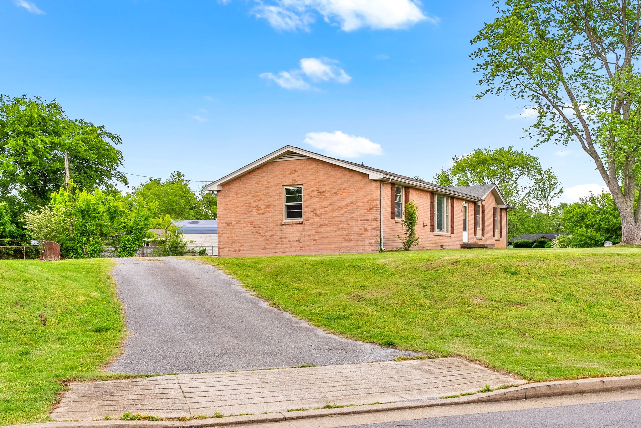 Clarksville, Tennessee 37042, United States, 3 Bedrooms Bedrooms, ,2 BathroomsBathrooms,Residential,Active,124965