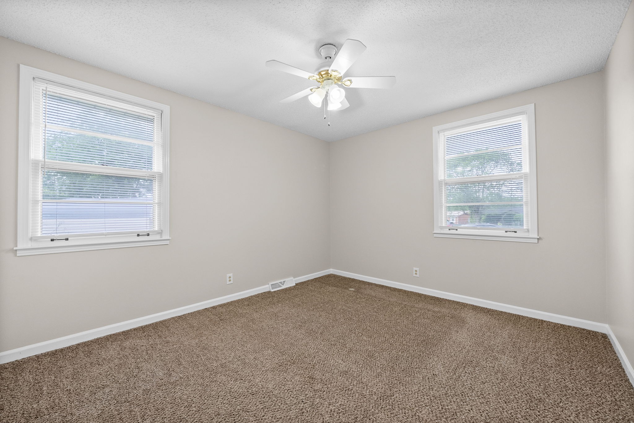 Clarksville, Tennessee 37042, United States, 3 Bedrooms Bedrooms, ,2 BathroomsBathrooms,Residential,Active,124965