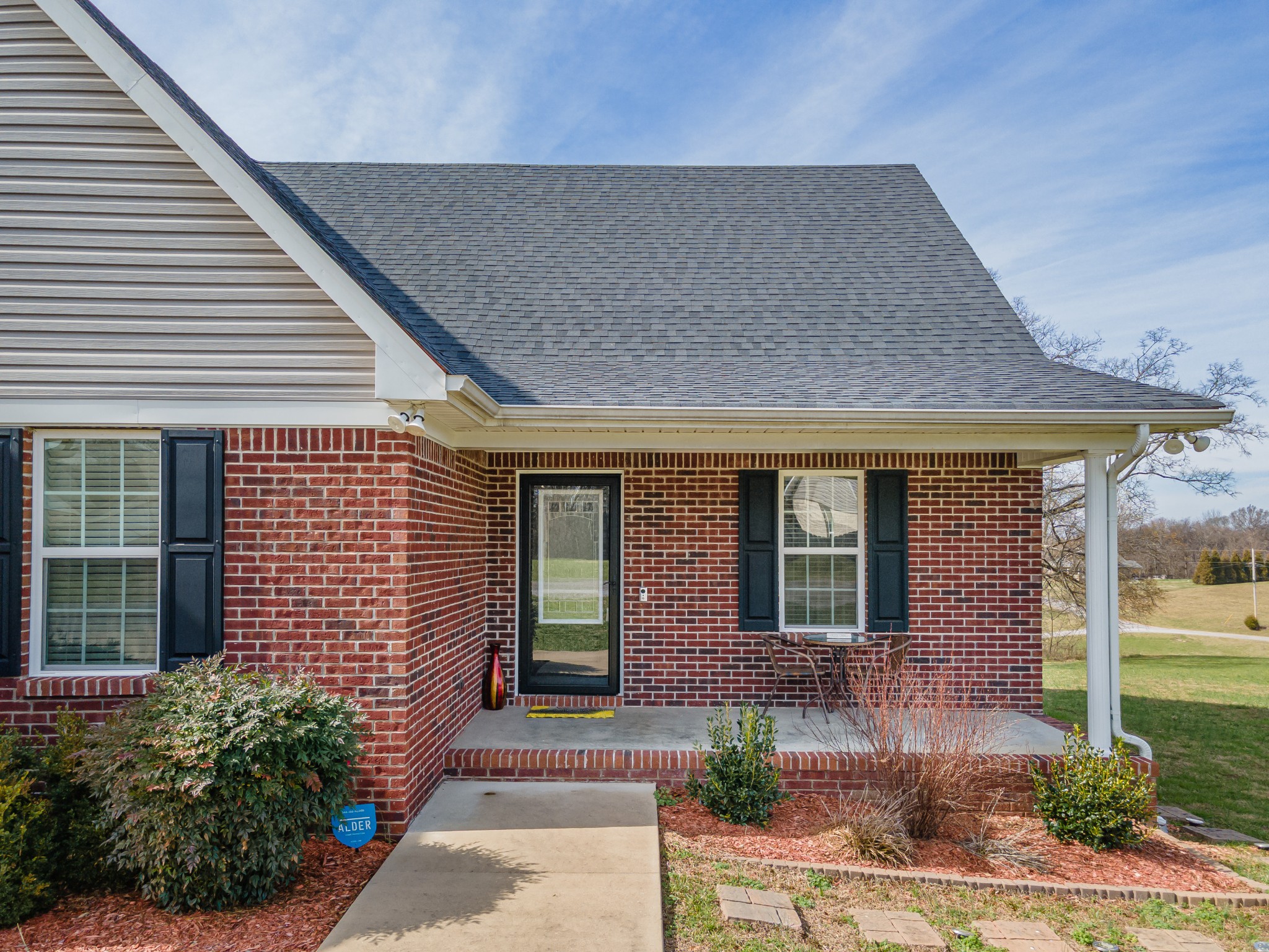 122 Lookout Ln