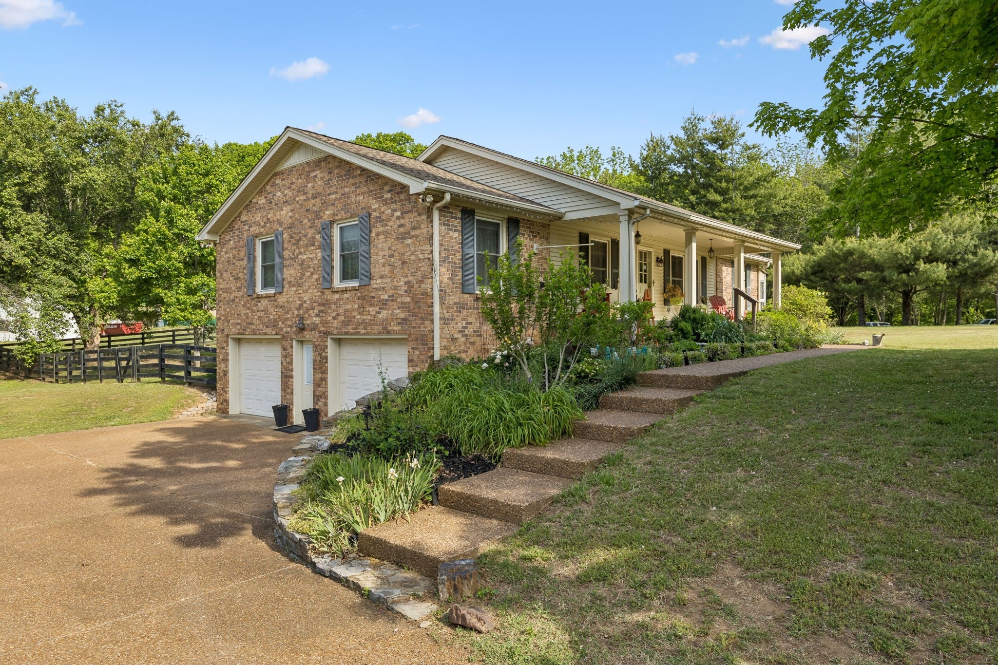 2-bed home at 2751 Standing Oak Dr Thompsons Station, Thompsons-Station, sold September 19, 2026