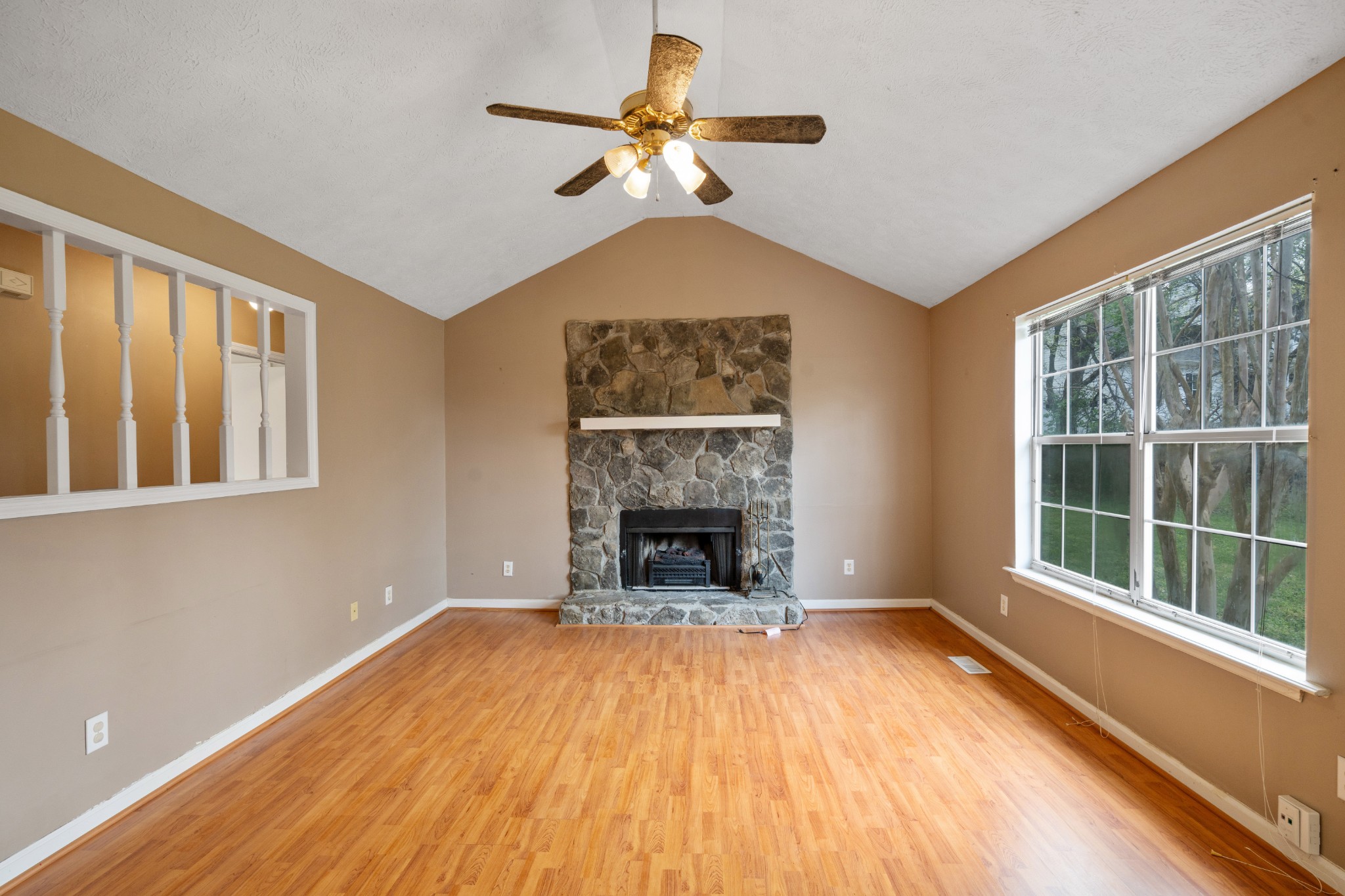 202 Dogwood Hills Dr