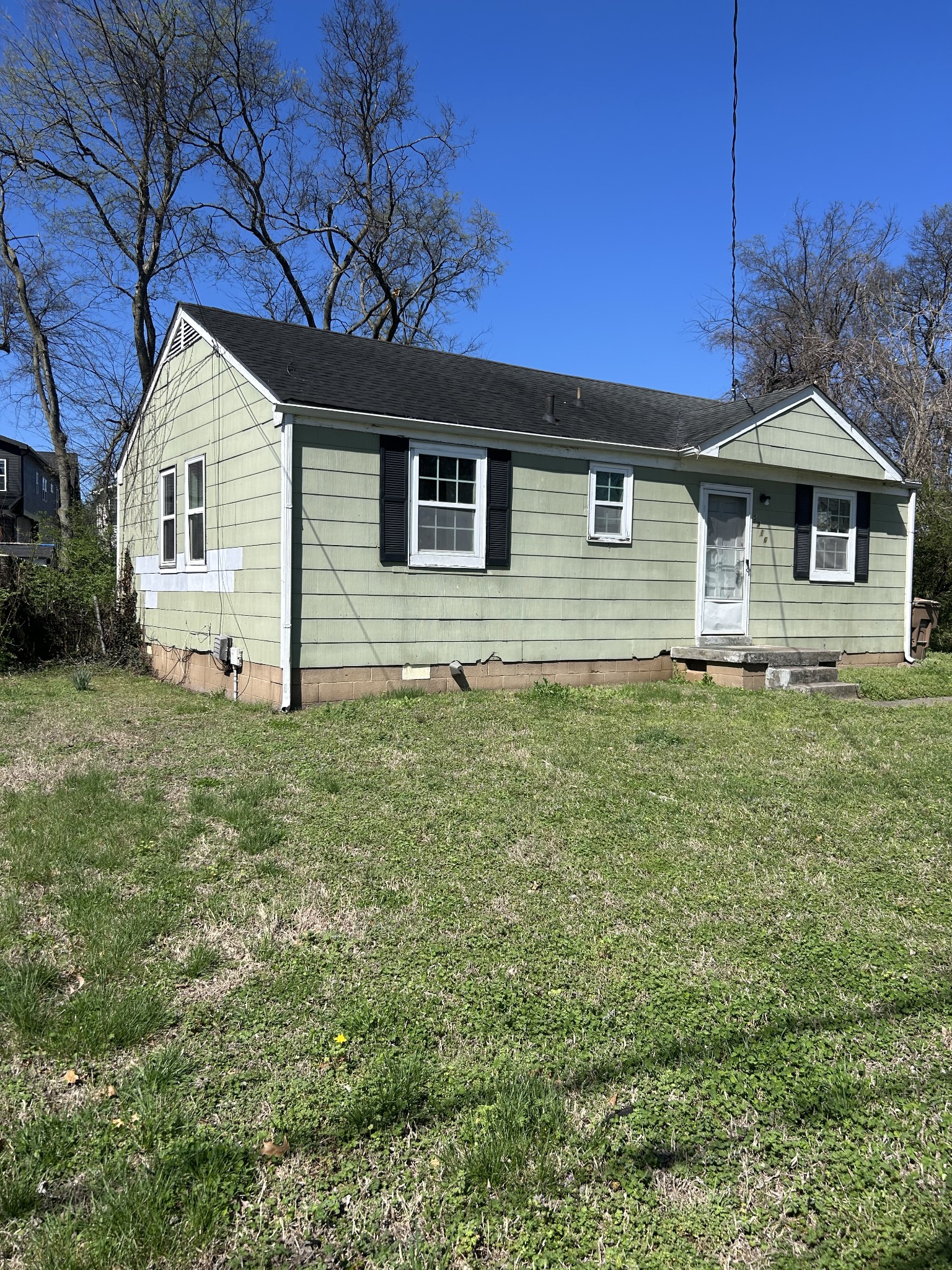 5916 Carl Pl