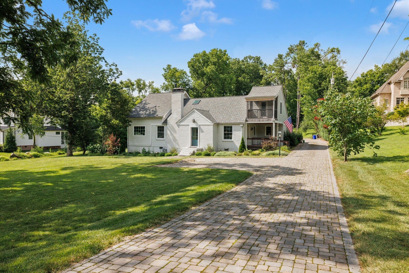 852 Battery Ln