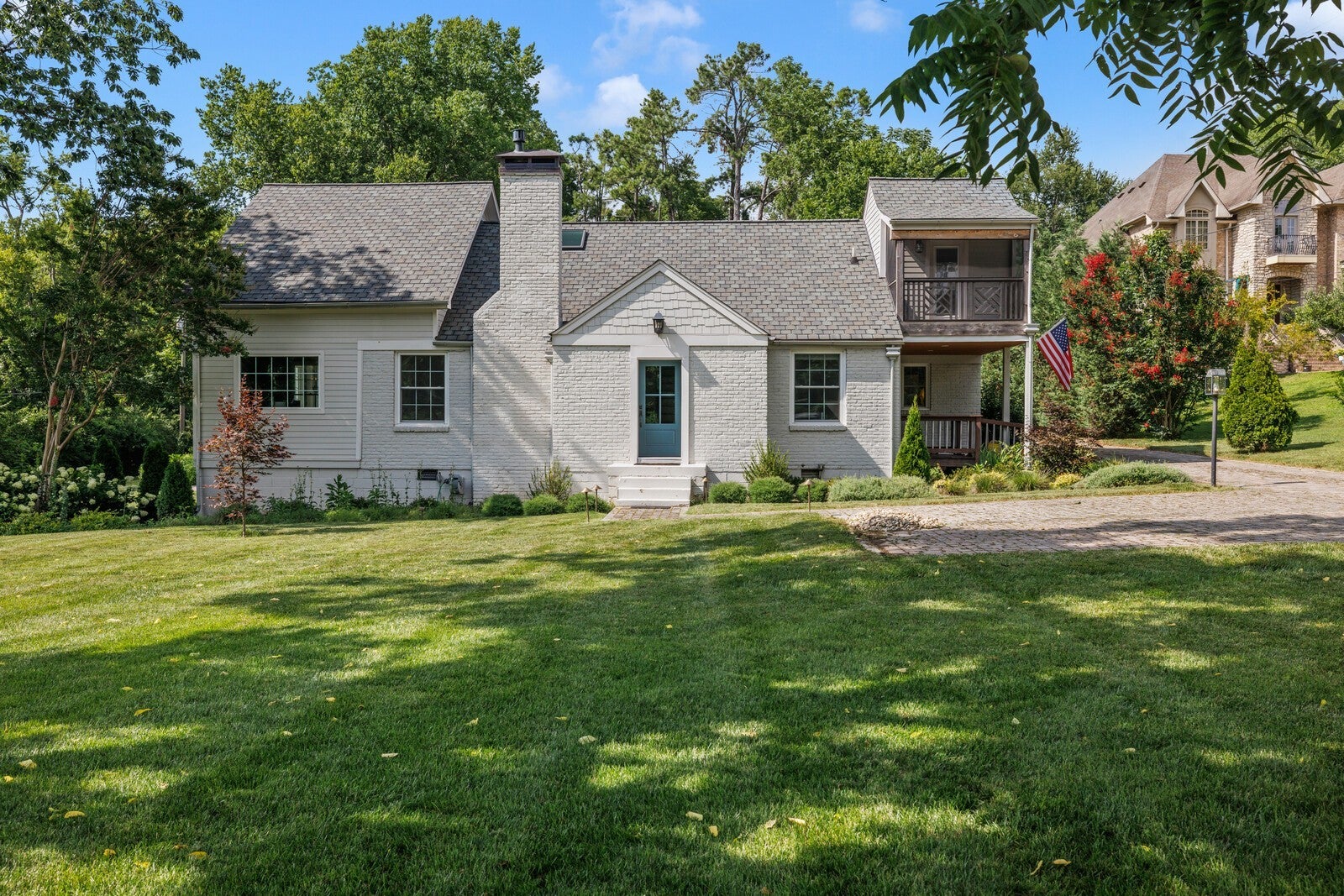 852 Battery Ln